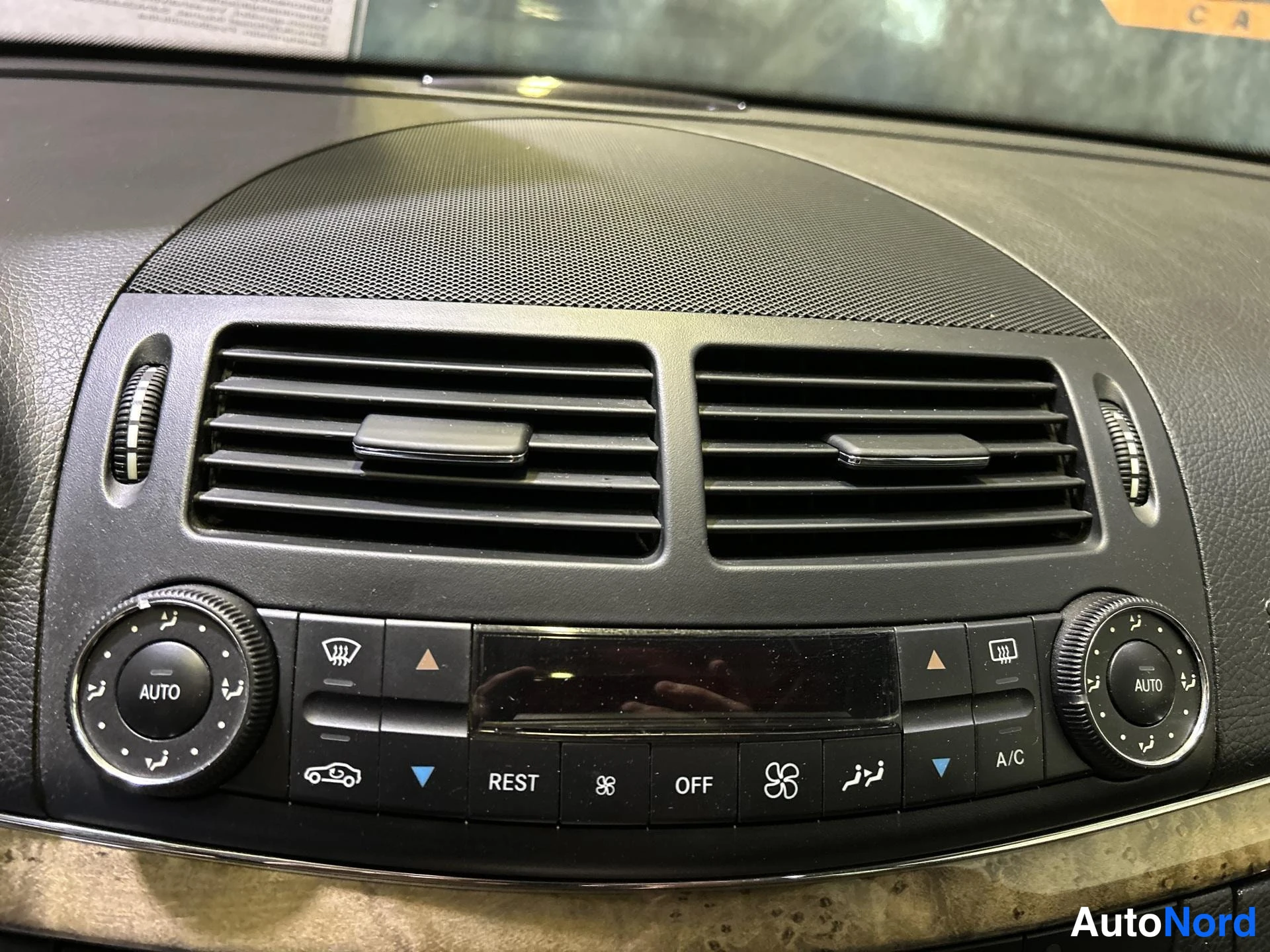 Grey Mercedes-Benz E 2007, detail, photo 14