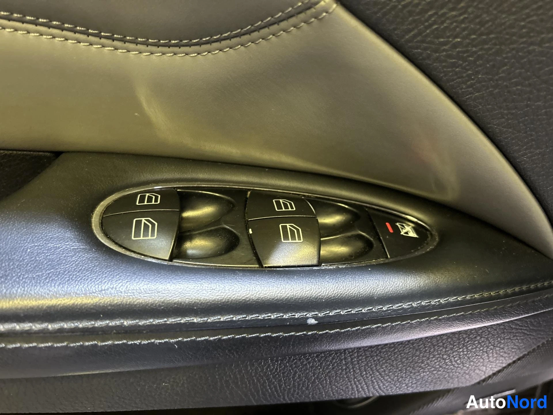 Grey Mercedes-Benz E 2007, detail, photo 17