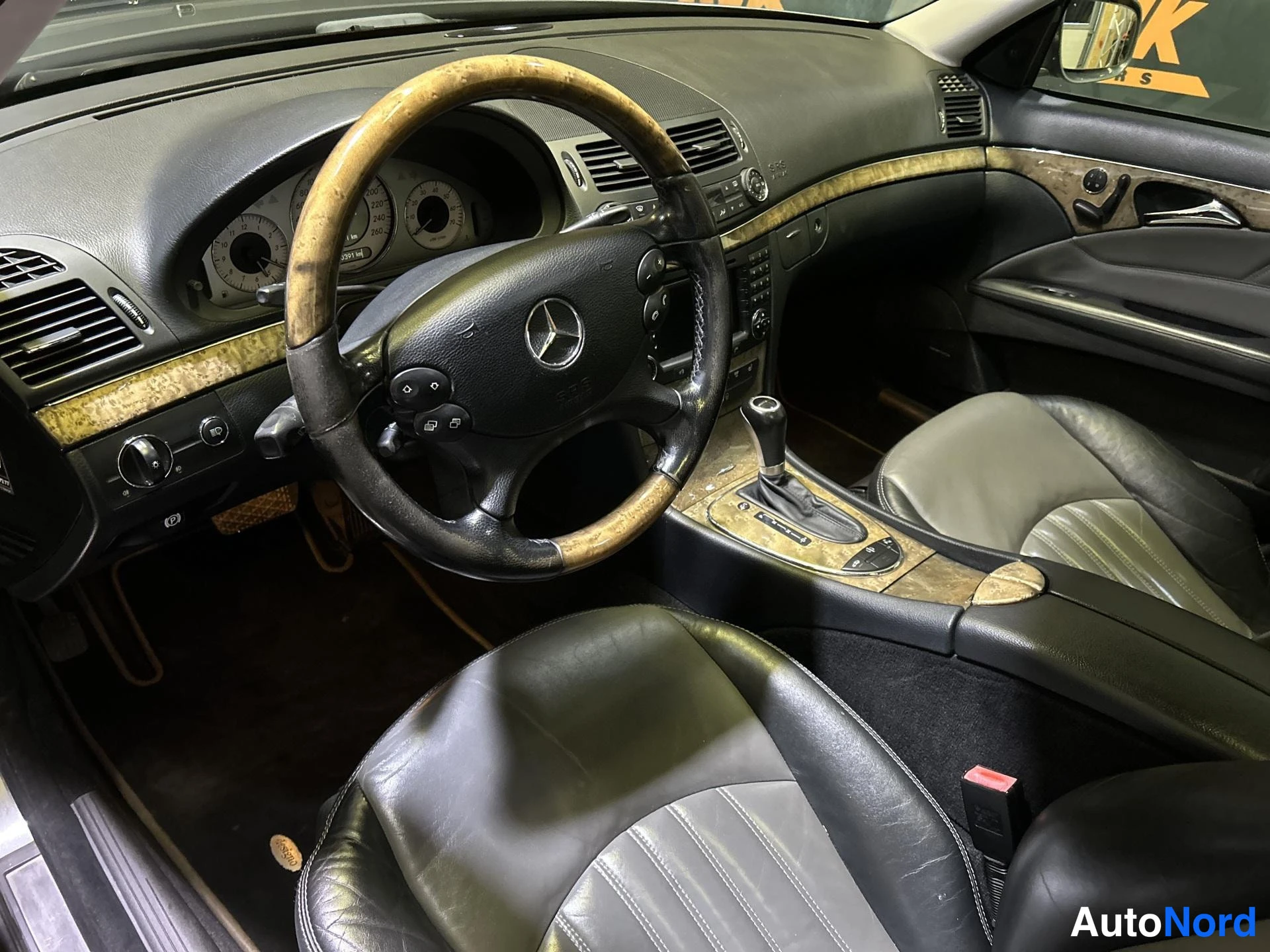Grey Mercedes-Benz E 2007, cockpit, photo 7