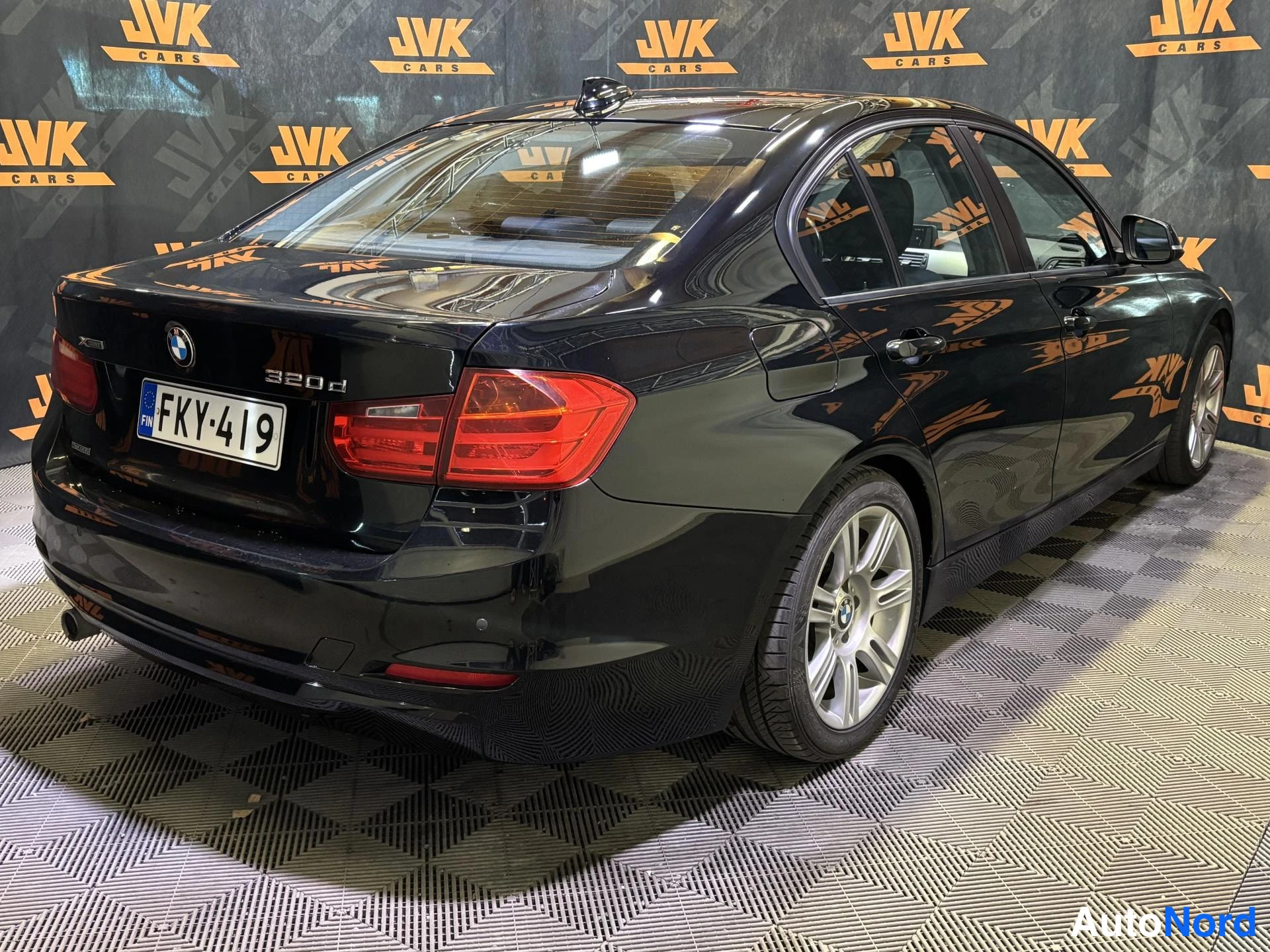 Black BMW 320d xDrive 2013, rear three-quarter, photo 3