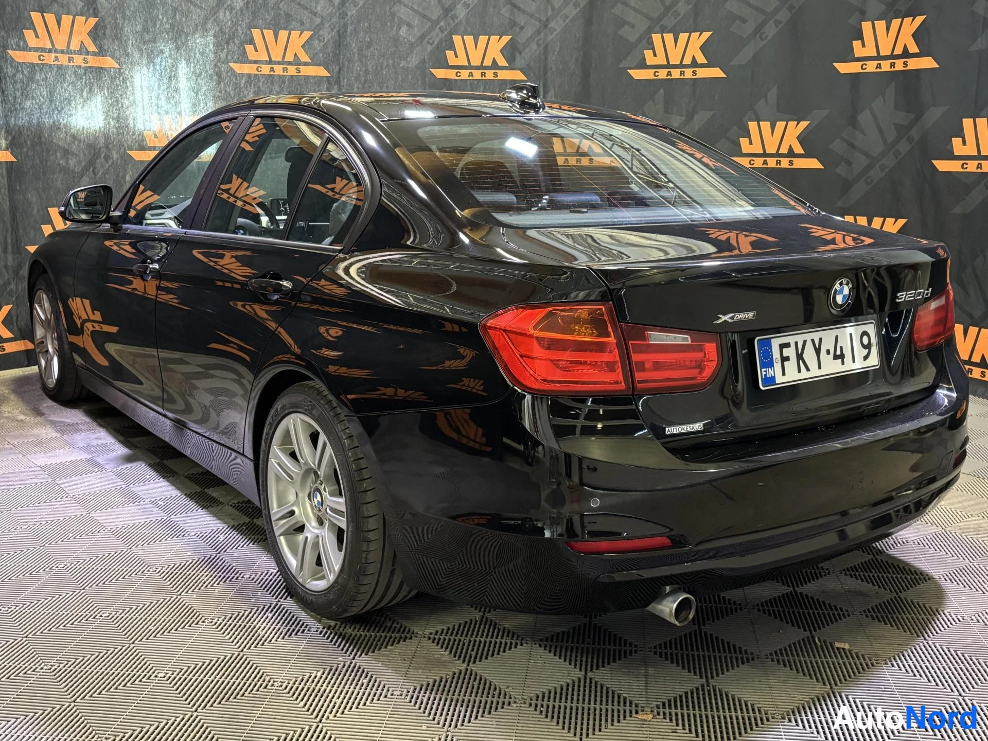 Black BMW 320d xDrive 2013, rear three-quarter, photo 4