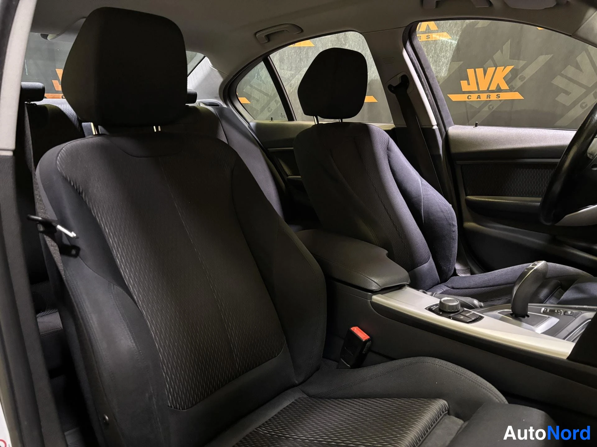Black BMW 320d xDrive 2013, front seats, photo 8