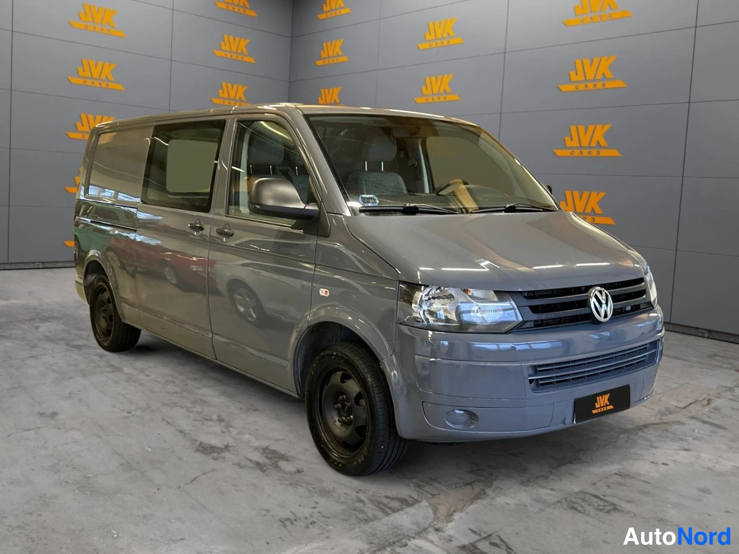 Grey Volkswagen Transporter 2010, front three-quarter, nose to the right, photo 3