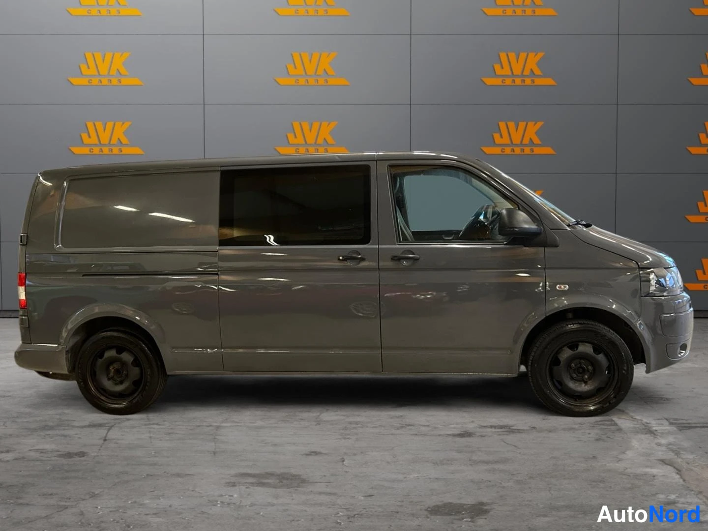 Grey Volkswagen Transporter 2010, front three-quarter, nose to the right, photo 4