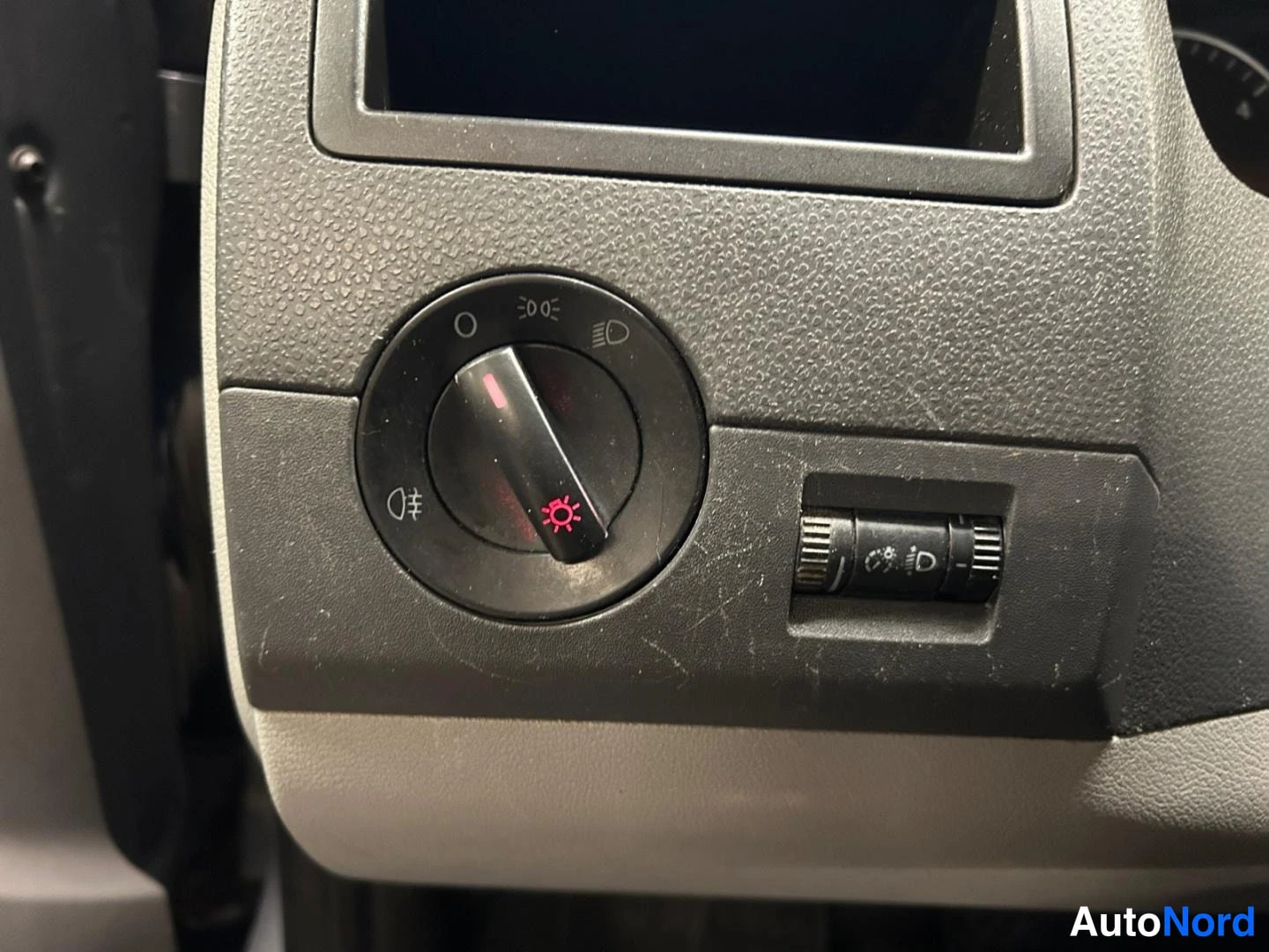 Grey Volkswagen Transporter 2010, detail, photo 13