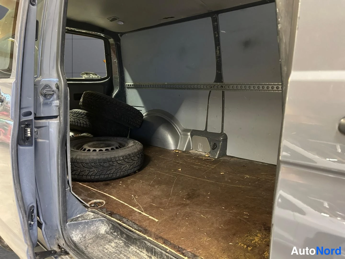 Grey Volkswagen Transporter 2010, boot, photo 10