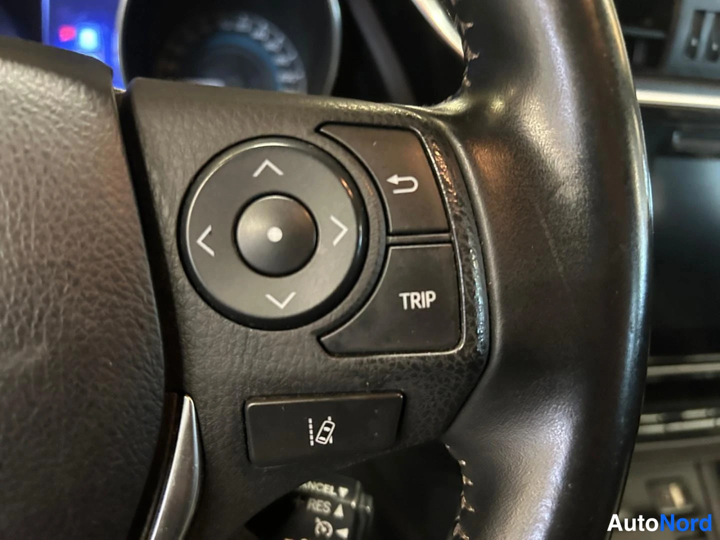 Grey Toyota Auris 2018, detail, photo 13