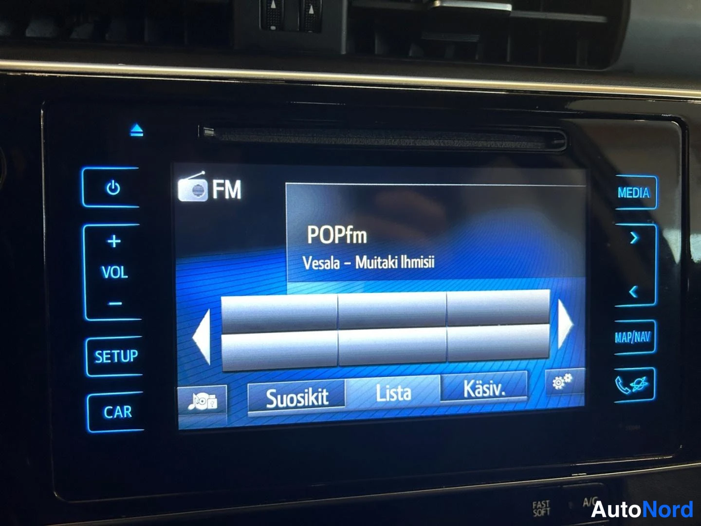 Grey Toyota Auris 2018, detail, photo 14
