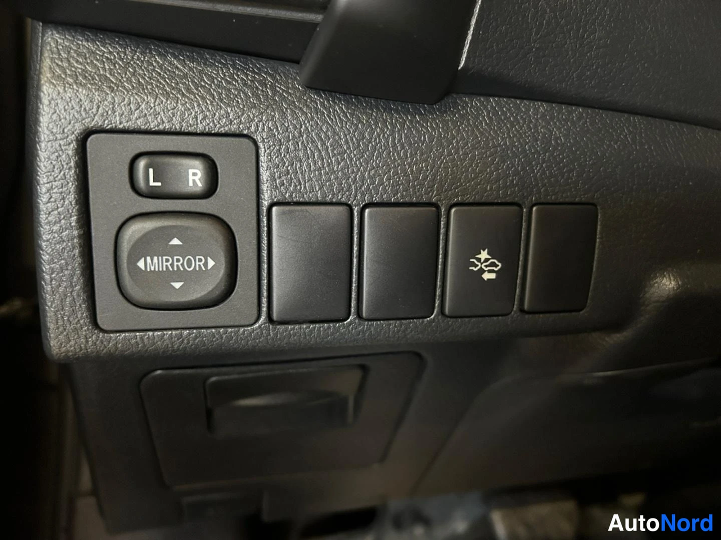 Grey Toyota Auris 2018, detail, photo 17