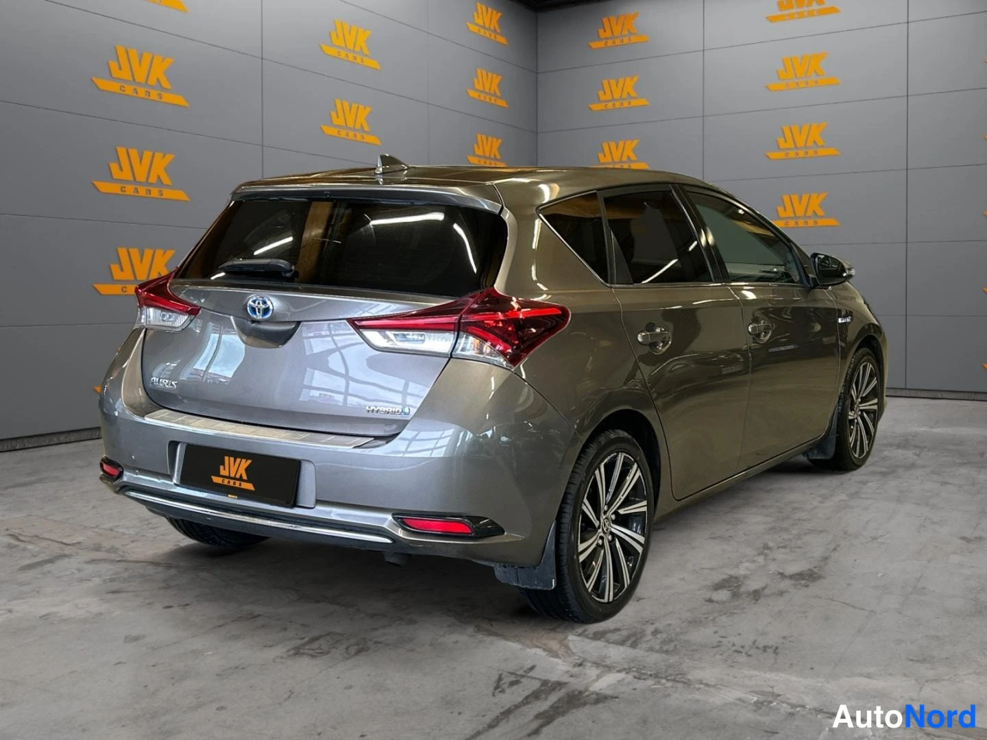Grey Toyota Auris 2018, rear three-quarter, photo 5