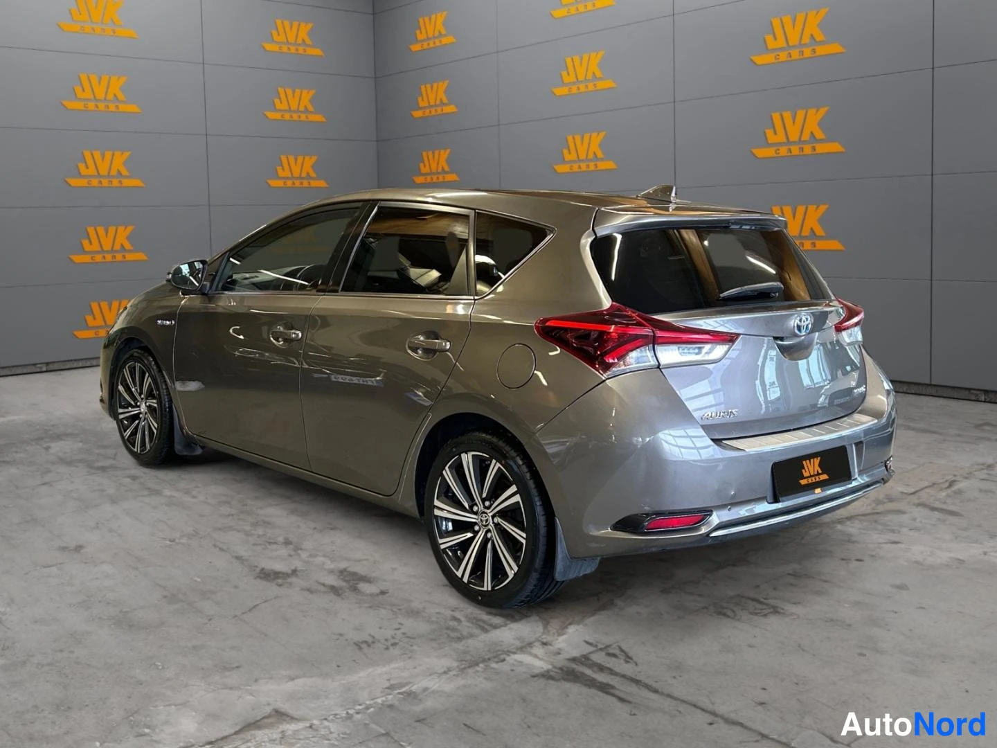Grey Toyota Auris 2018, rear three-quarter, photo 6