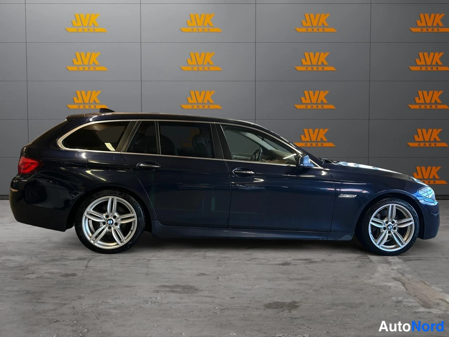 Blue BMW 530d 2011, side, photo 4