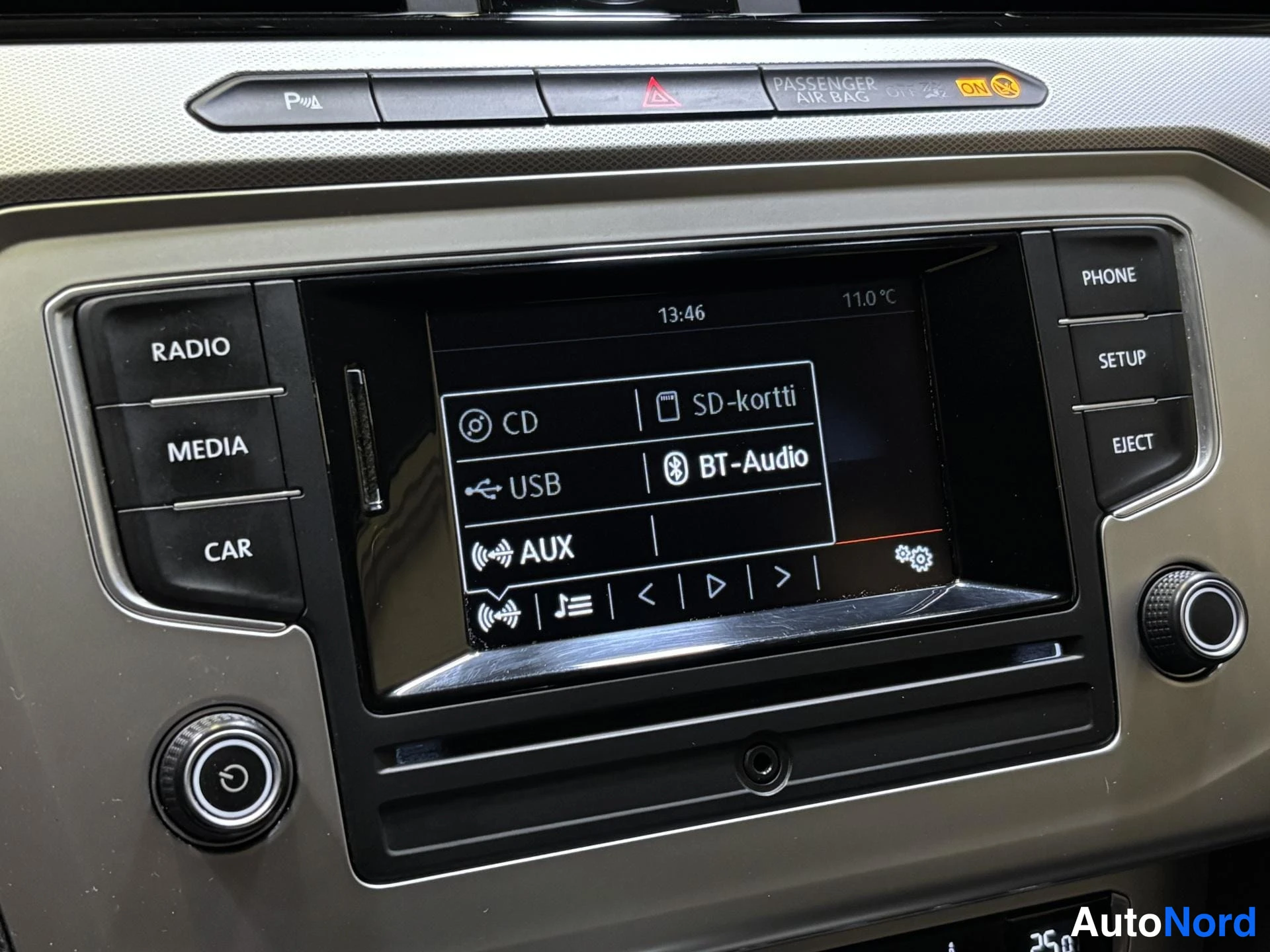 Blue Volkswagen Passat 2016, detail, photo 17