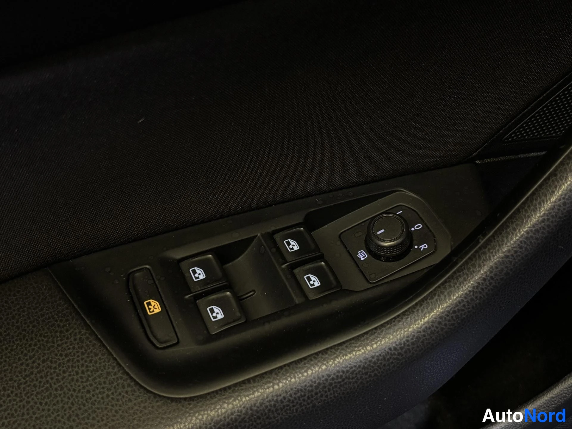 Blue Volkswagen Passat 2016, detail, photo 15