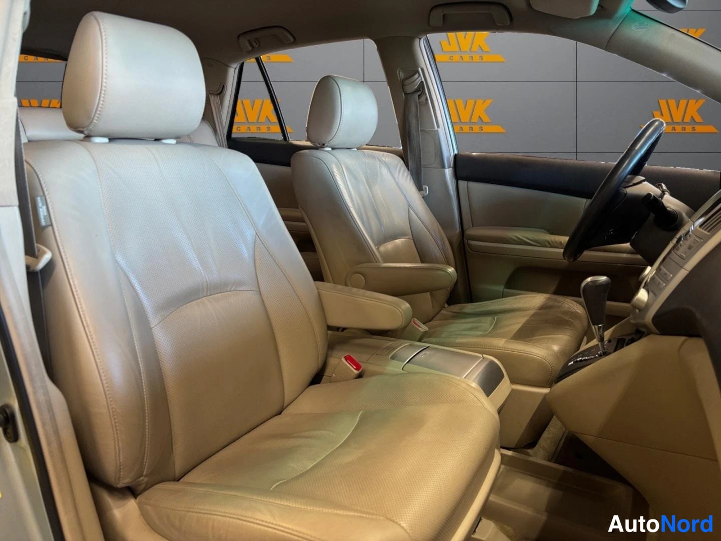 Green Lexus RX 2006, front seats, photo 10