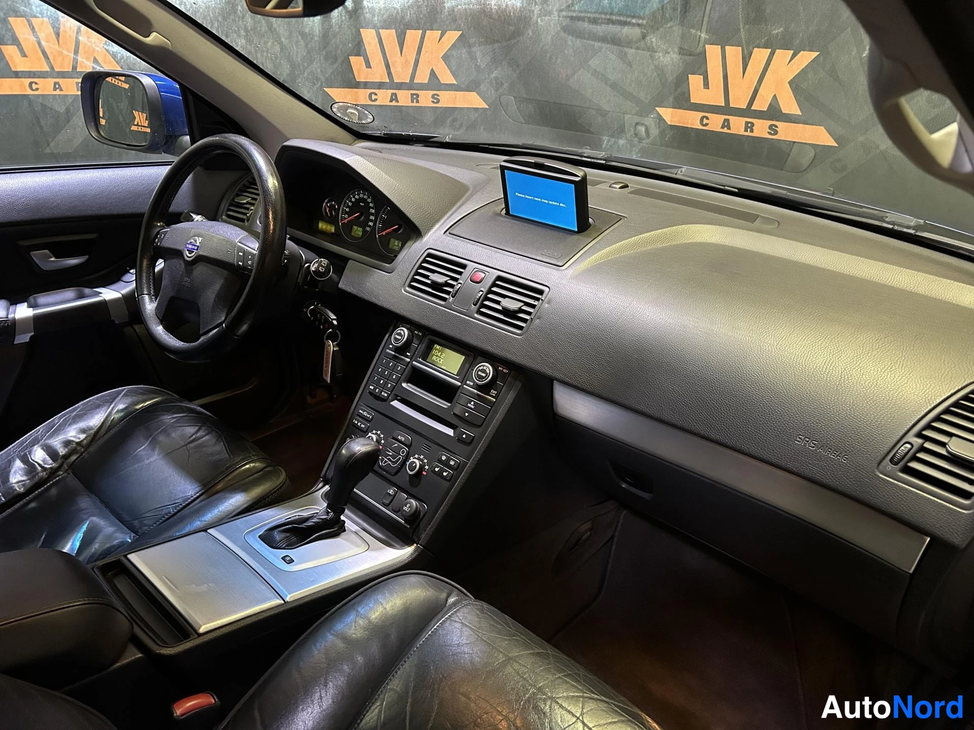 Blue Volvo XC90 2009, cockpit, photo 7