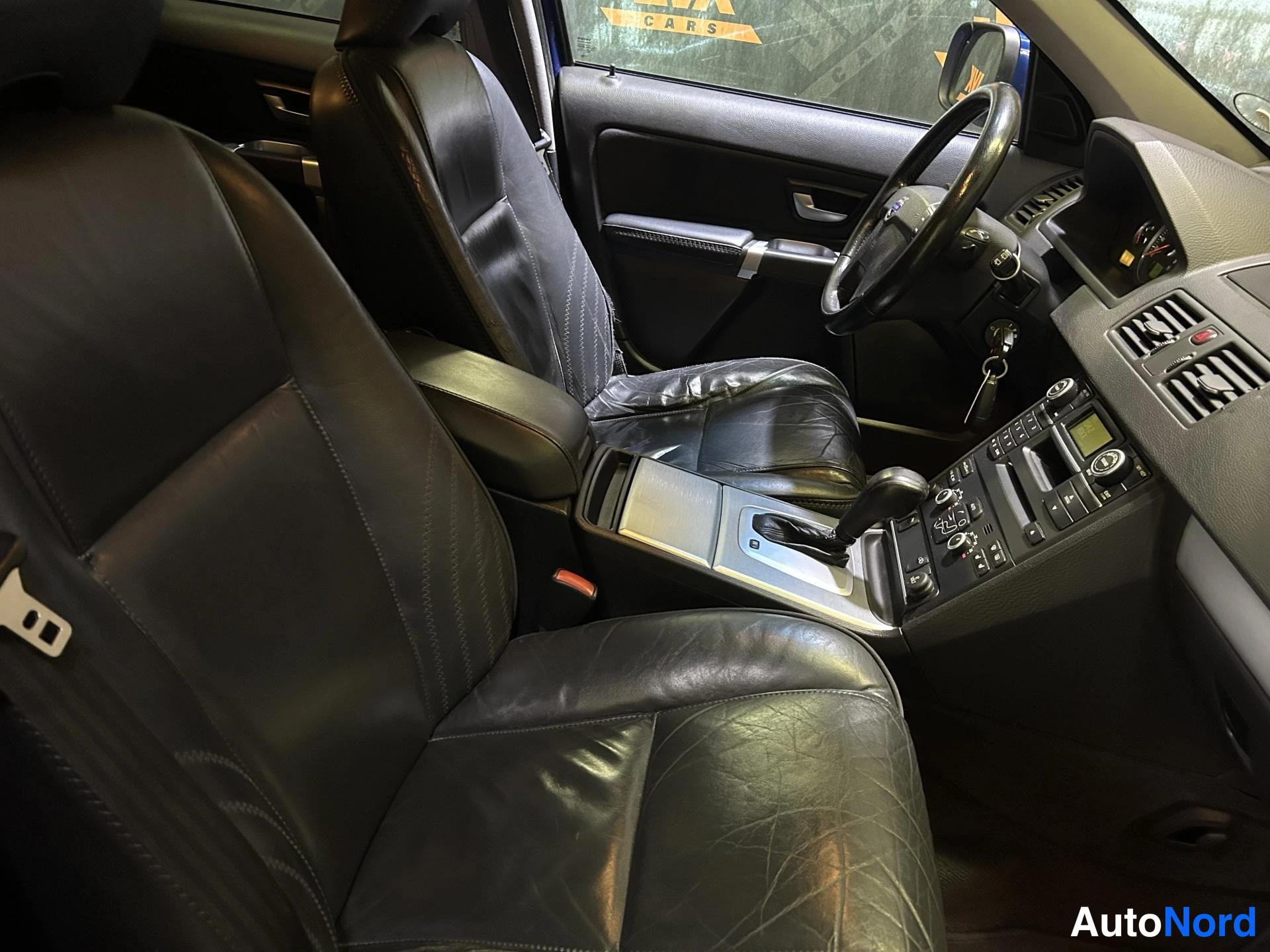 Blue Volvo XC90 2009, front seats, photo 8