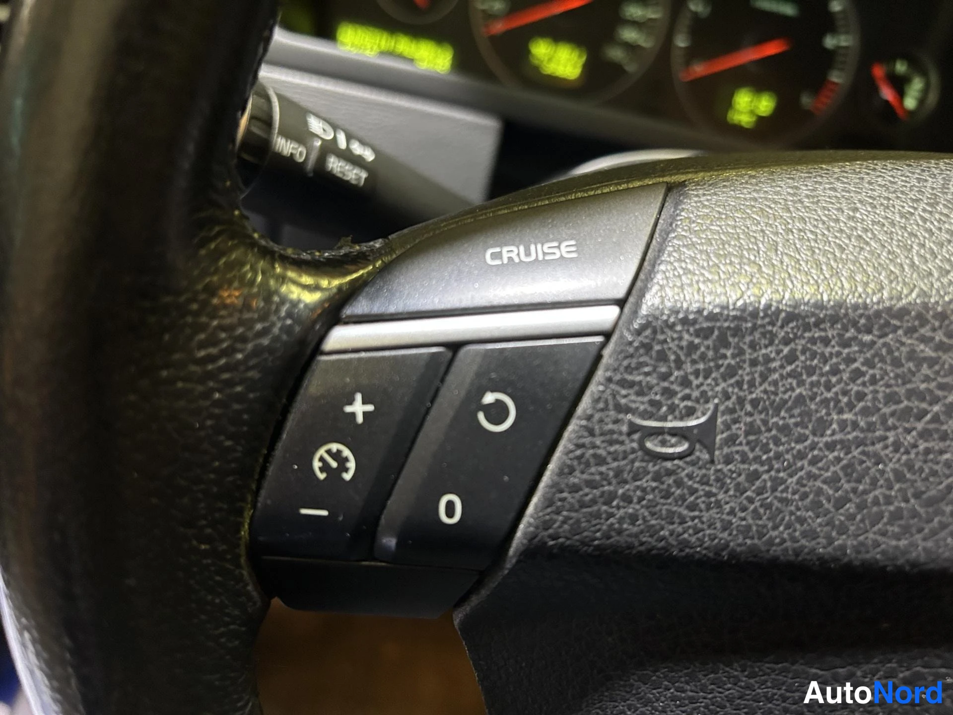 Blue Volvo XC90 2009, detail, photo 10