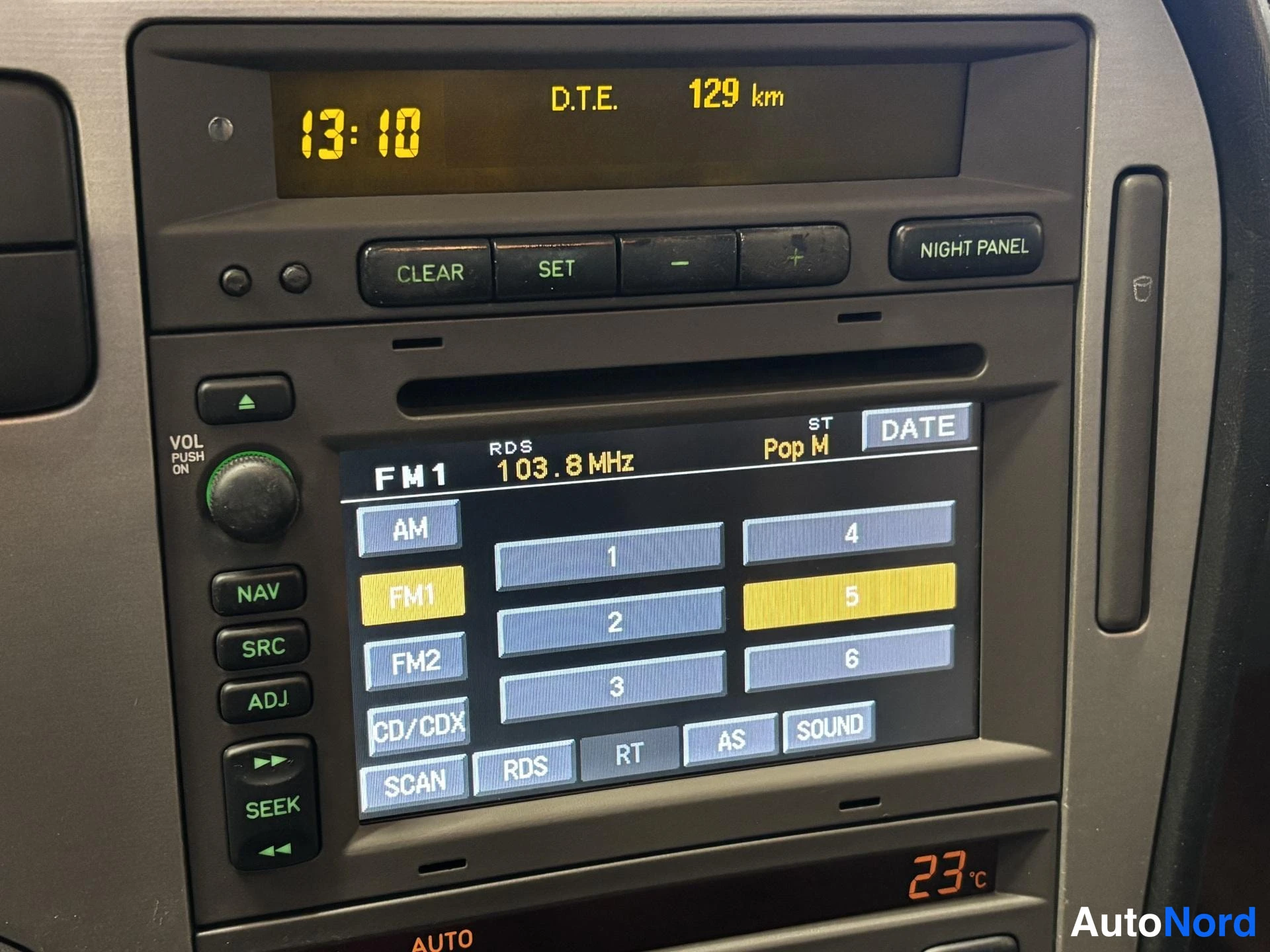 Grey Saab 9-5 2005, detail, photo 16