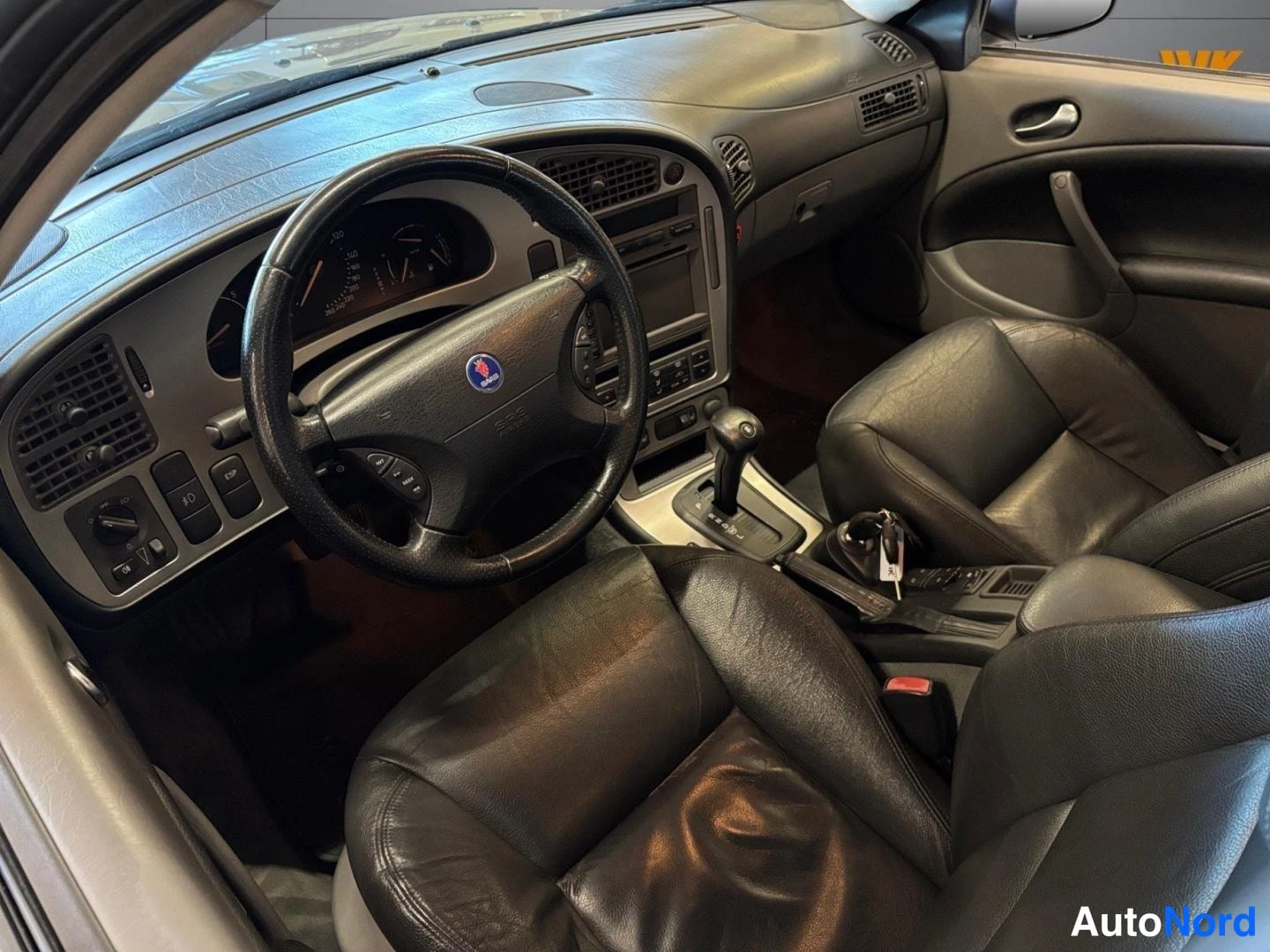 Grey Saab 9-5 2005, cockpit, photo 7