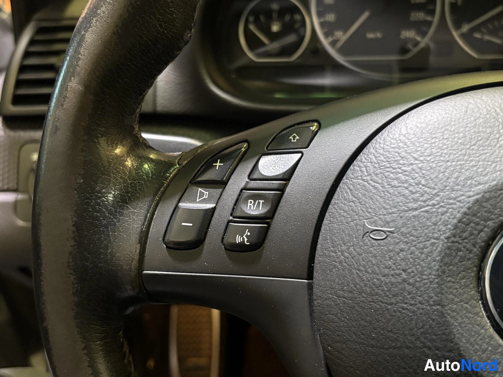 Grey BMW 330i 2005, detail, photo 12