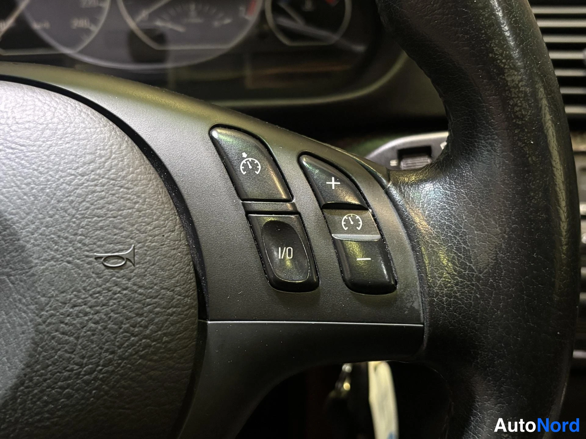 Grey BMW 330i 2005, detail, photo 13