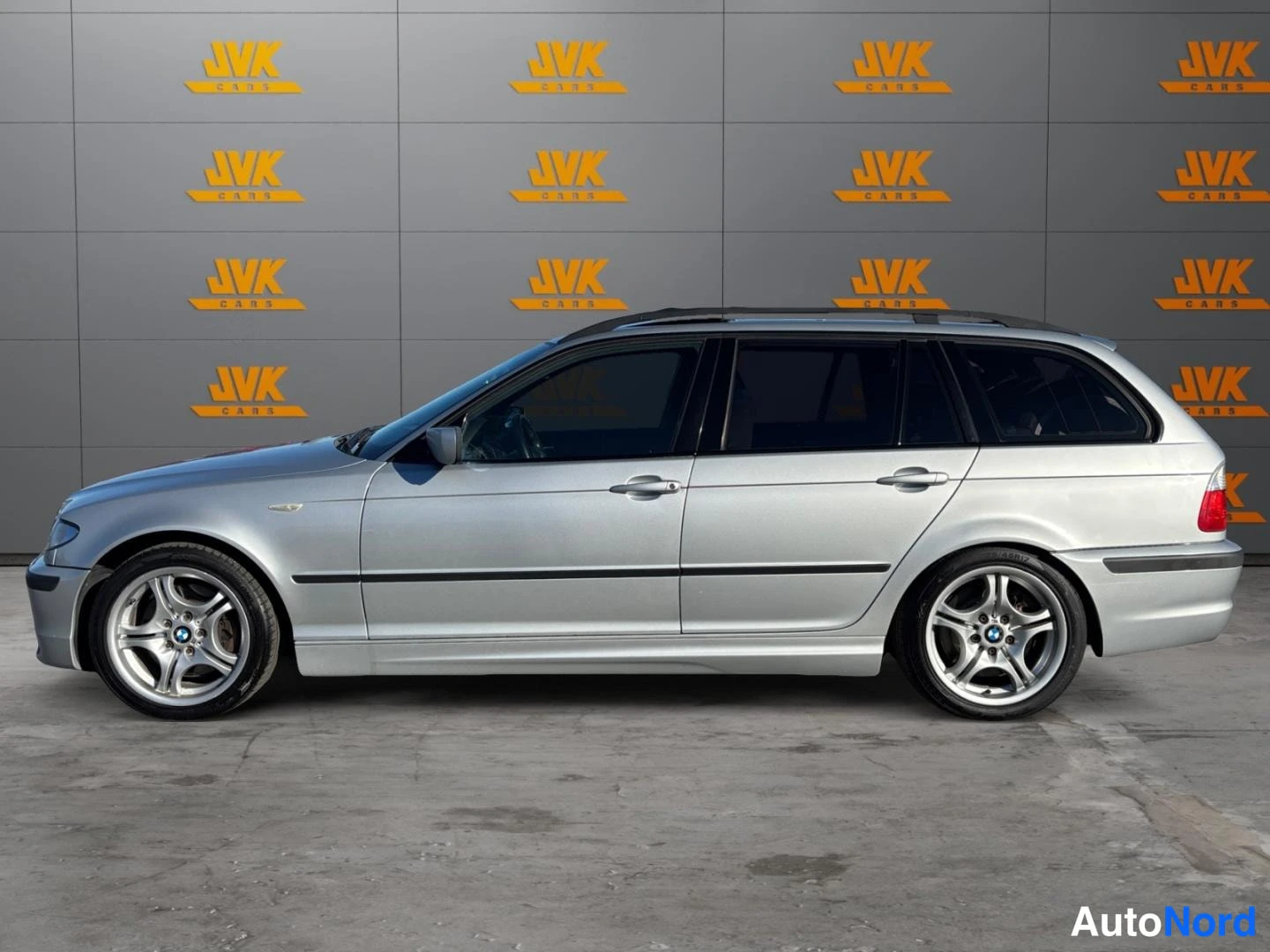 Grey BMW 330i 2005, side, photo 3