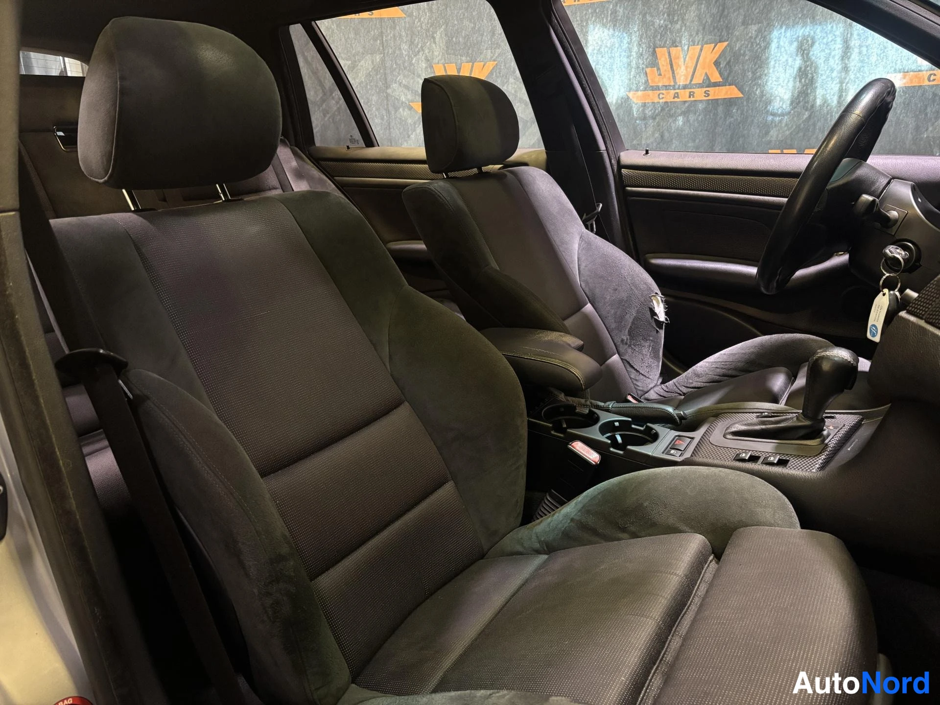Grey BMW 330i 2005, front seats, photo 10