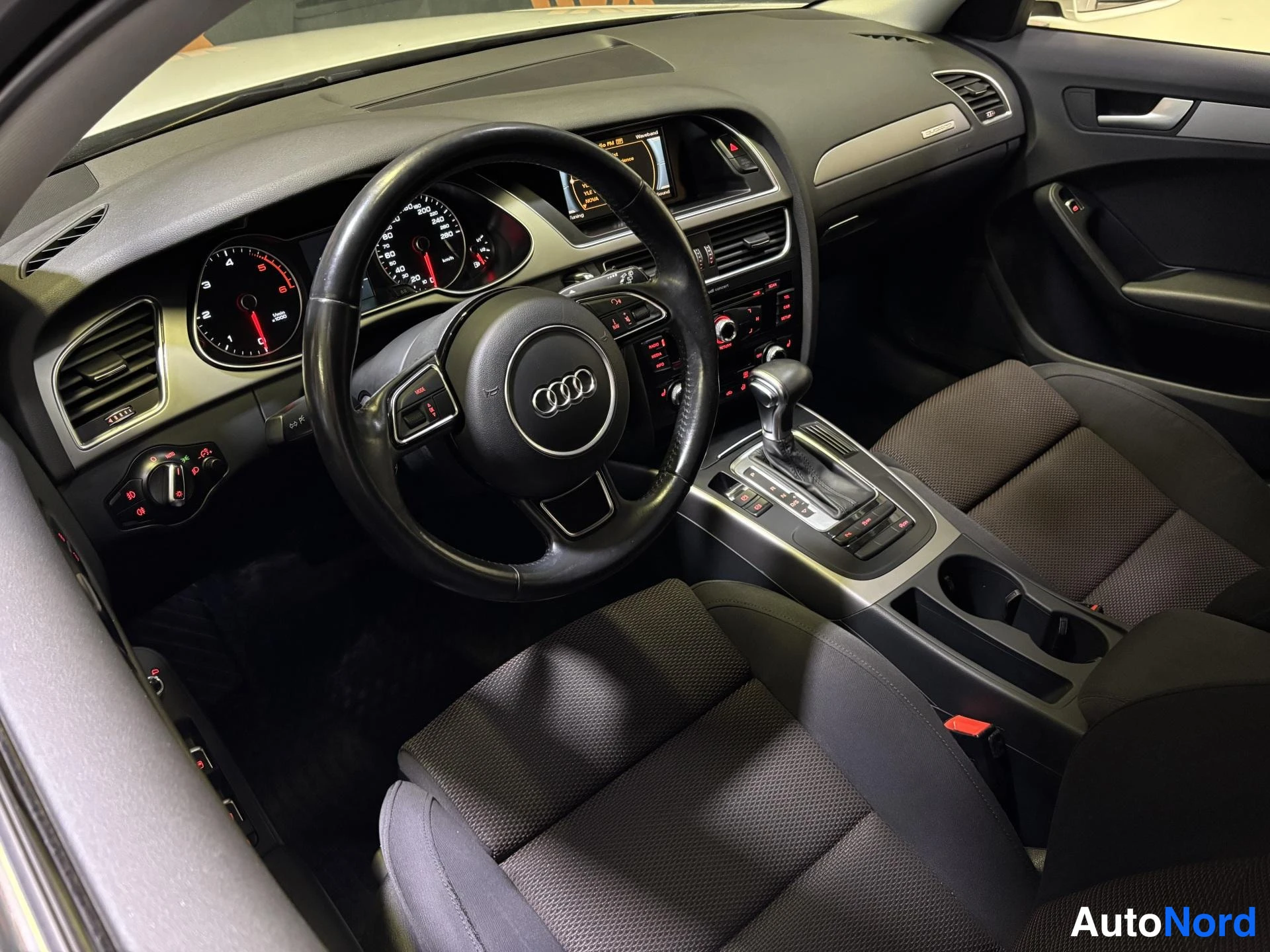 White Audi A4 Allroad 2015, cockpit, photo 7