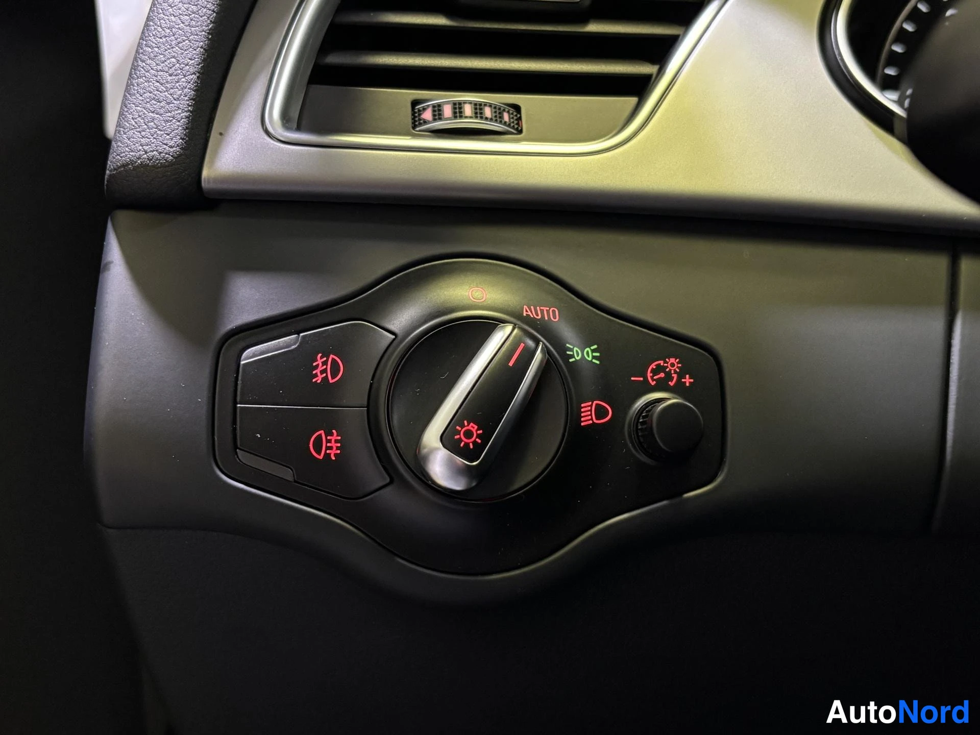 White Audi A4 Allroad 2015, detail, photo 18