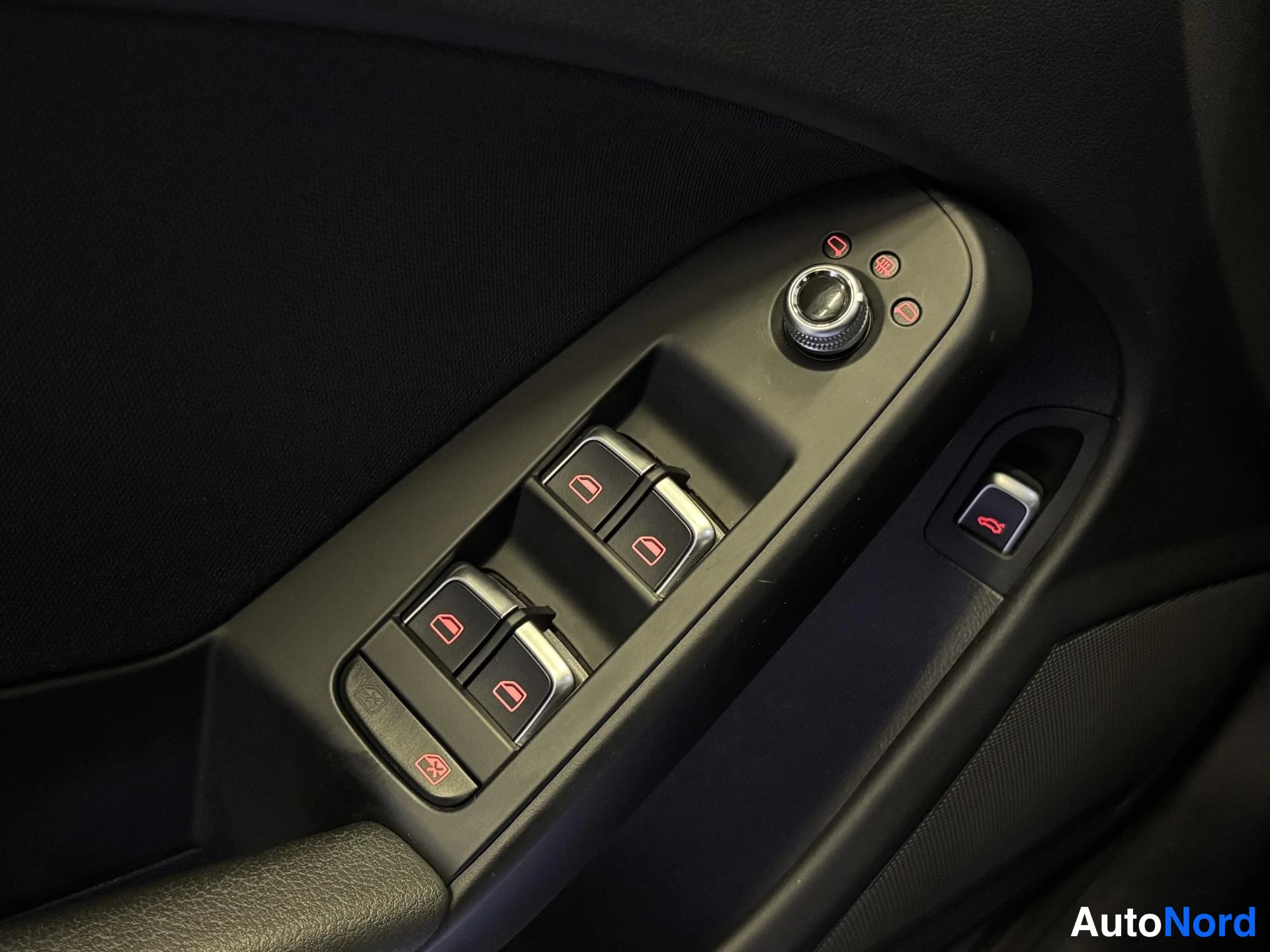 White Audi A4 Allroad 2015, detail, photo 19