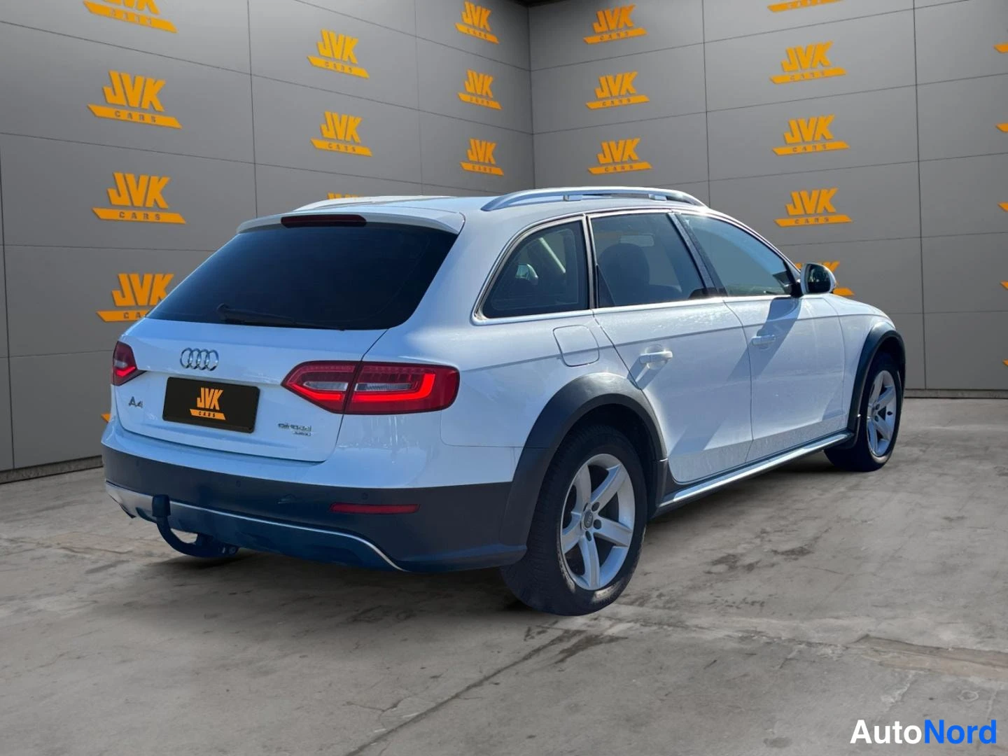 White Audi A4 Allroad 2015, rear three-quarter, photo 5