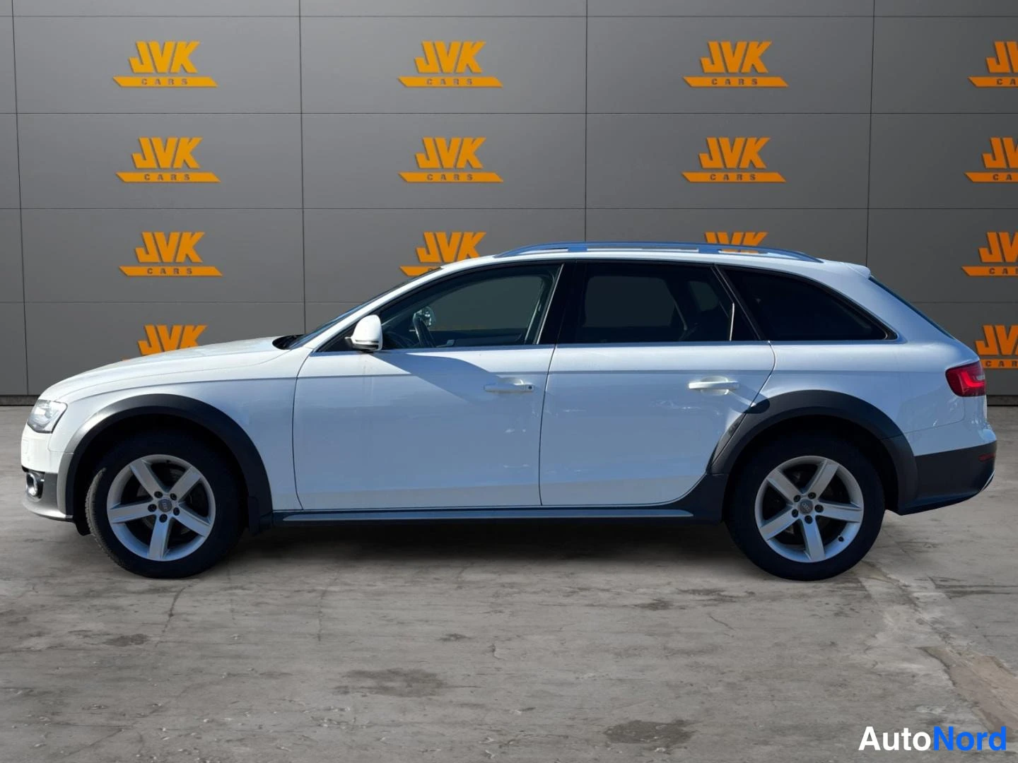White Audi A4 Allroad 2015, side, photo 4