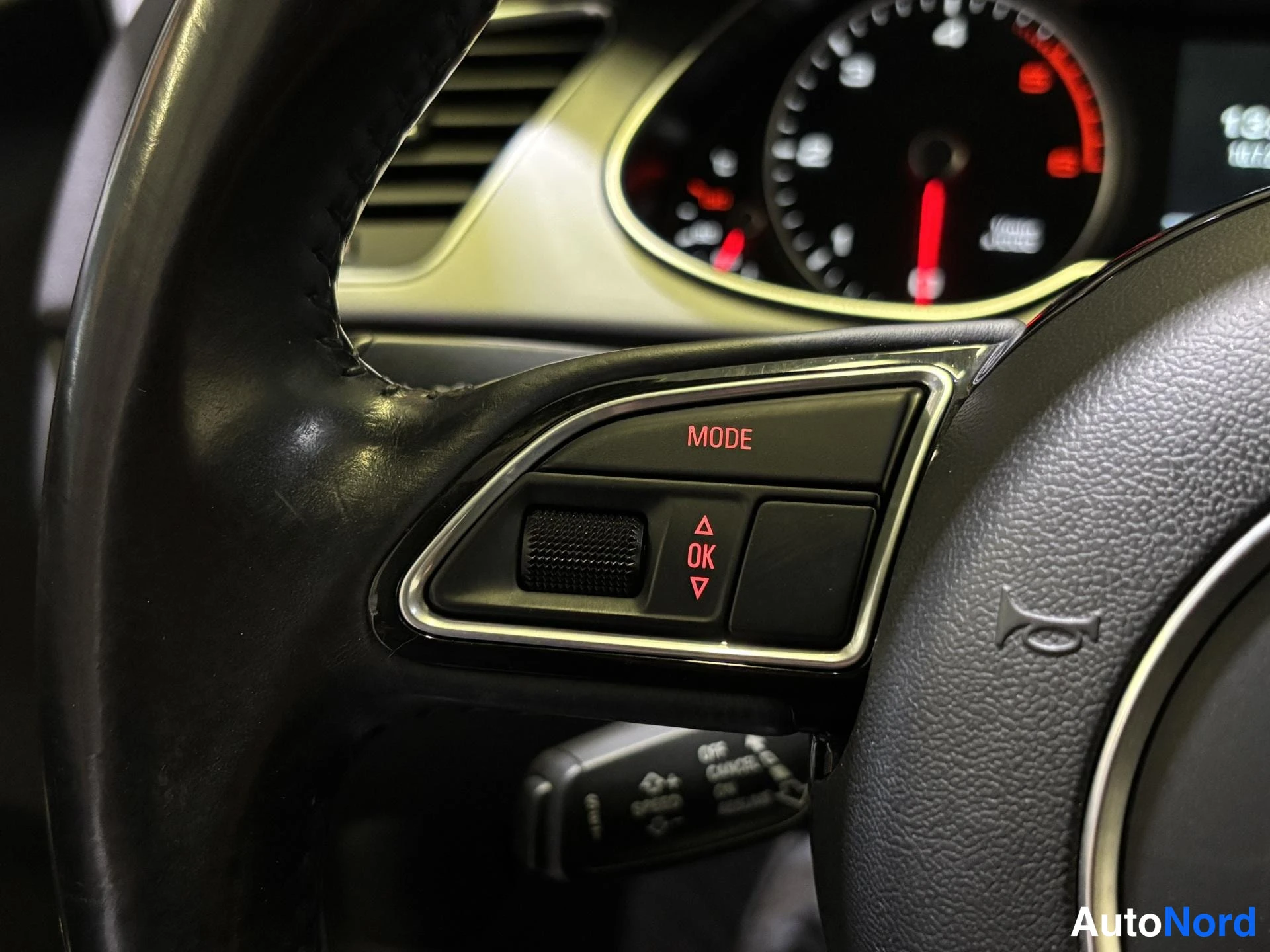 White Audi A4 Allroad 2015, detail, photo 12