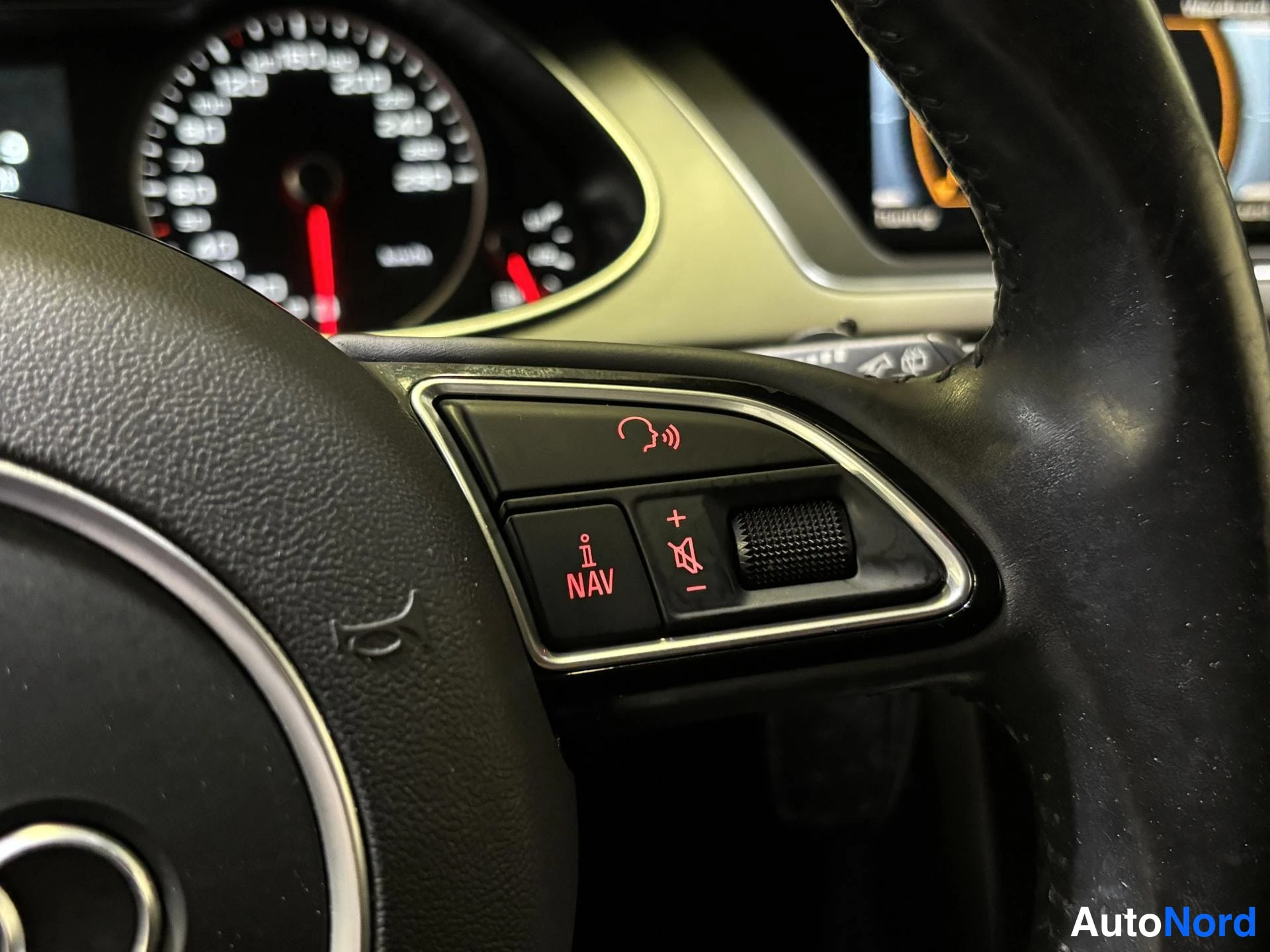 White Audi A4 Allroad 2015, detail, photo 13