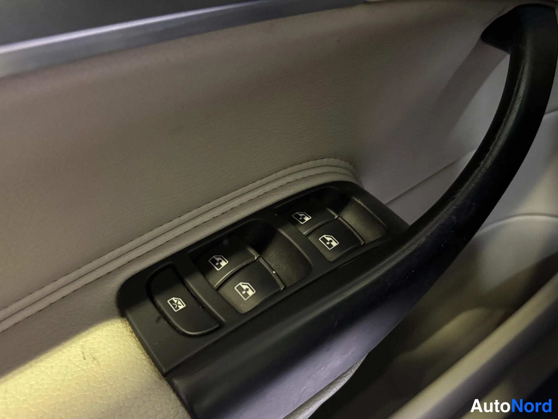 Grey Saab 9-3 2009, detail, photo 13