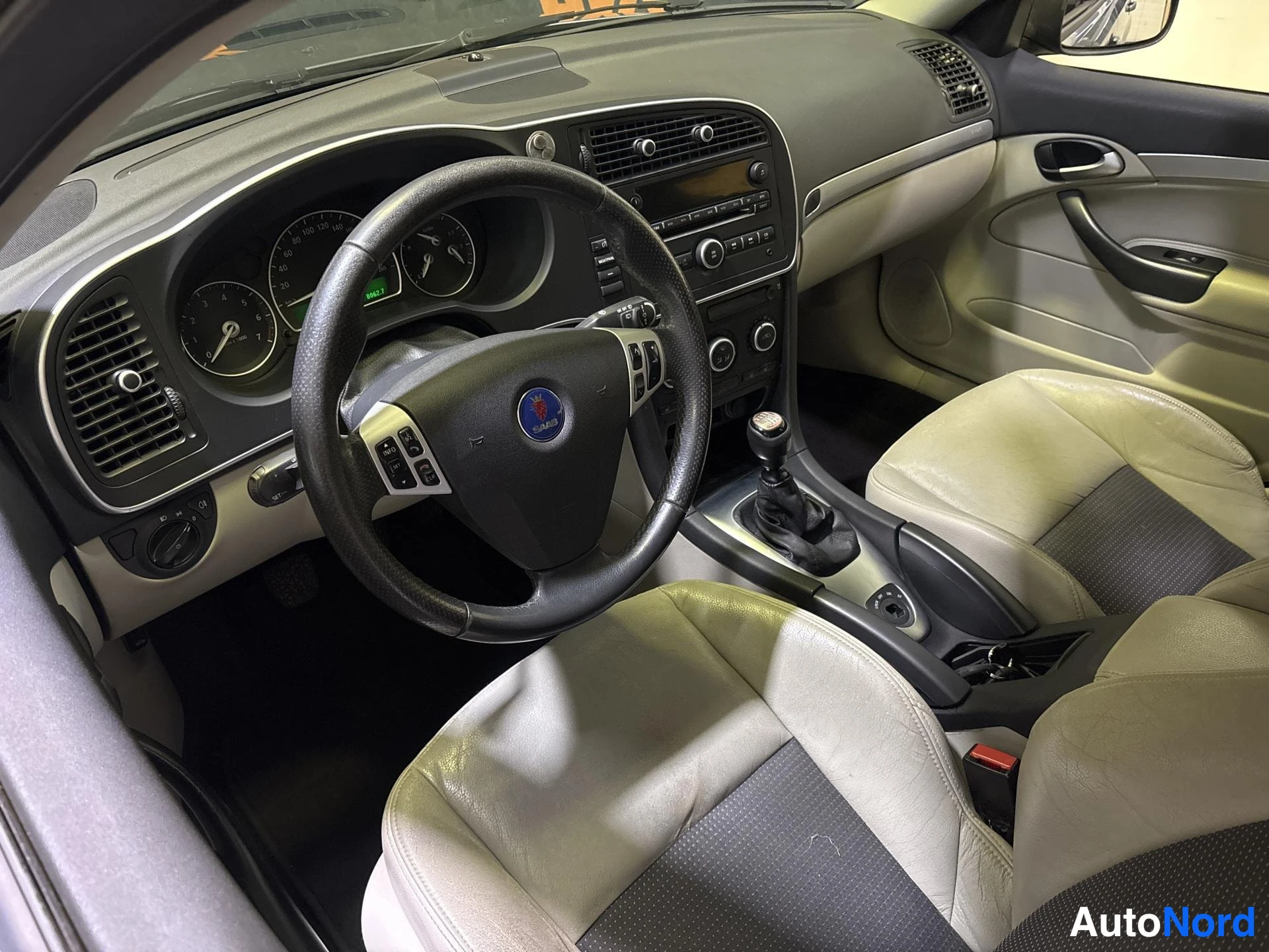 Grey Saab 9-3 2009, cockpit, photo 5
