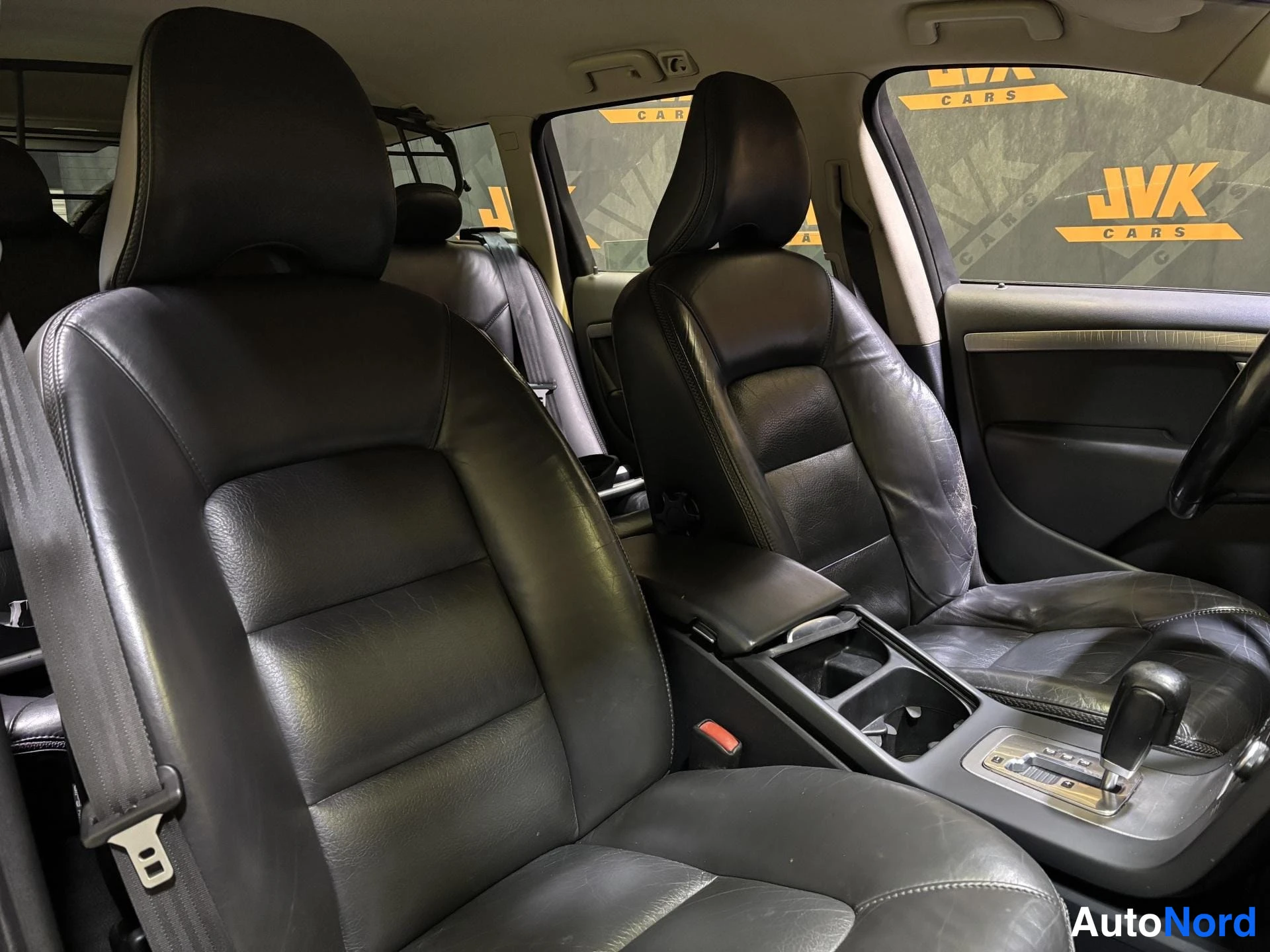 Grey Volvo XC70 2008, front seats, photo 10