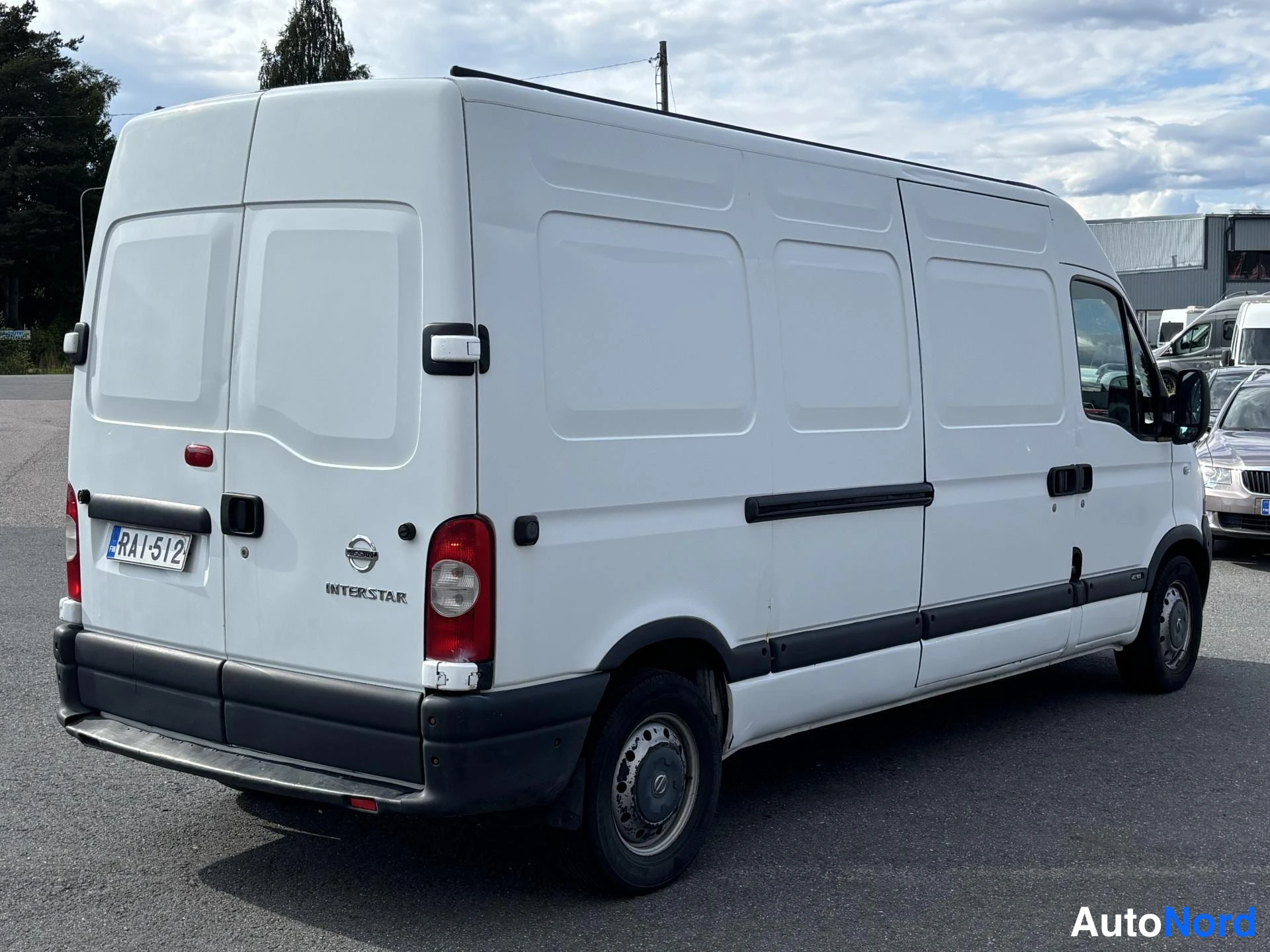 White Nissan Interstar 2008, rear three-quarter, photo 3