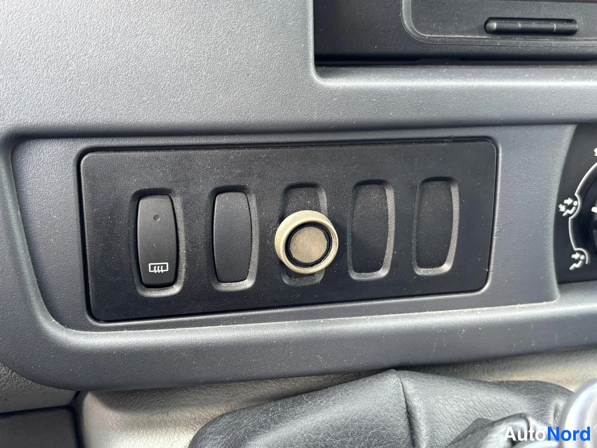 White Nissan Interstar 2008, detail, photo 12