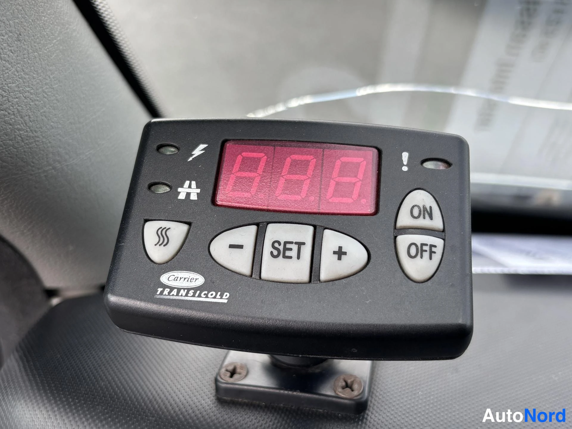 White Nissan Interstar 2008, detail, photo 13