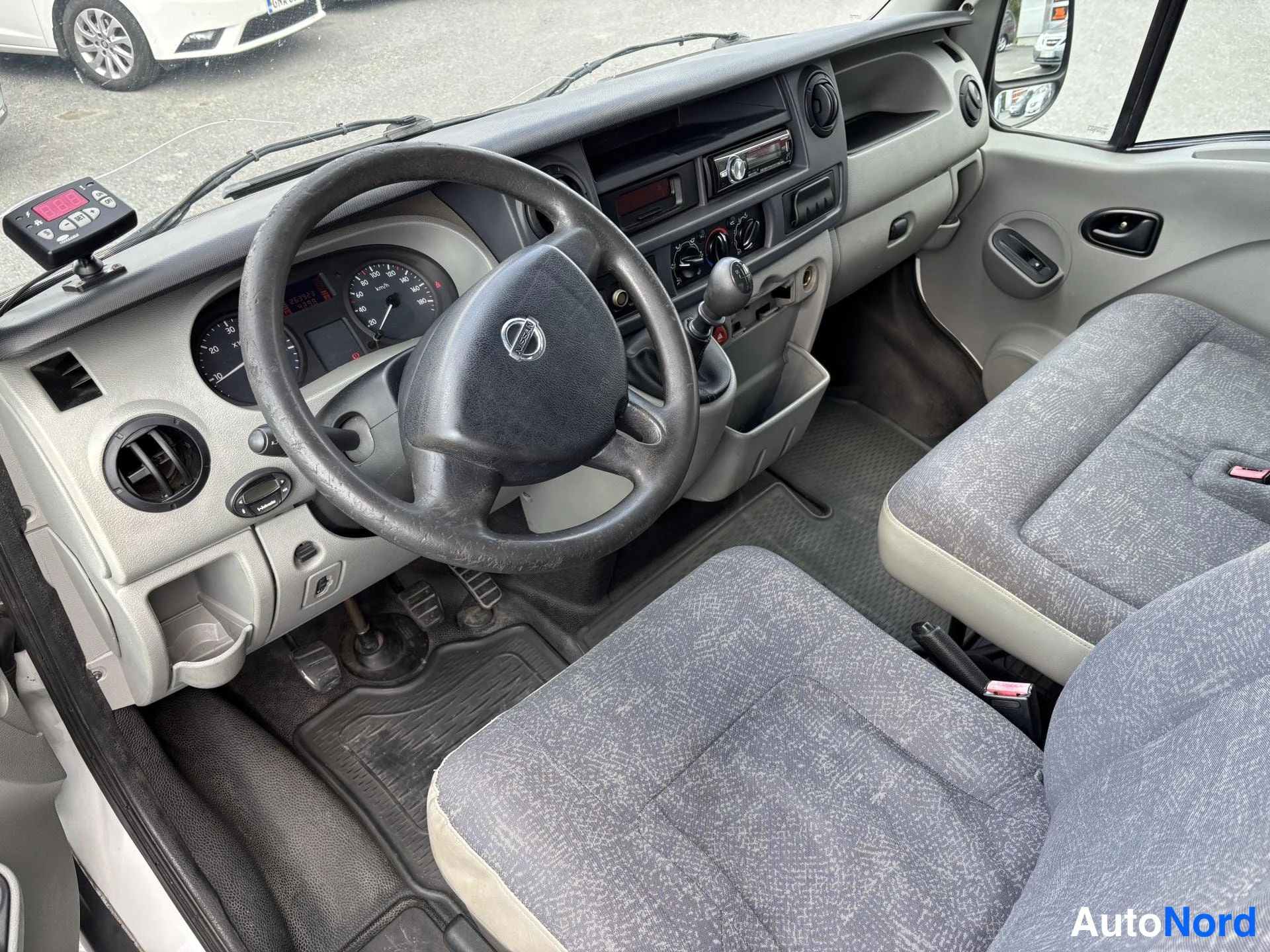 White Nissan Interstar 2008, cockpit, photo 5