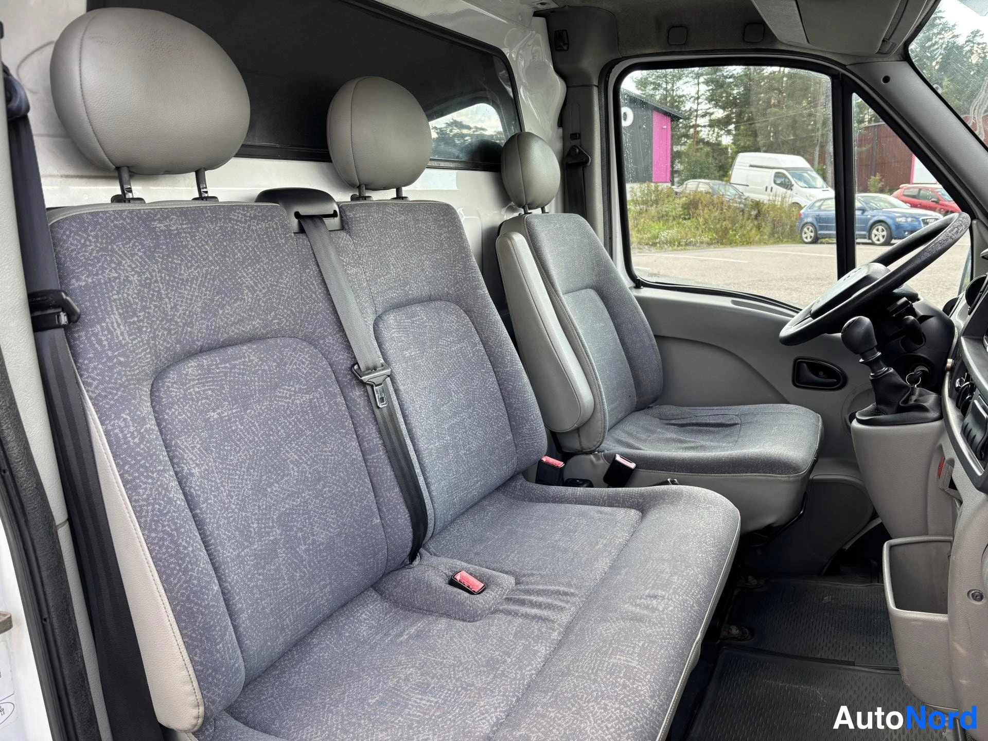 White Nissan Interstar 2008, front seats, photo 7