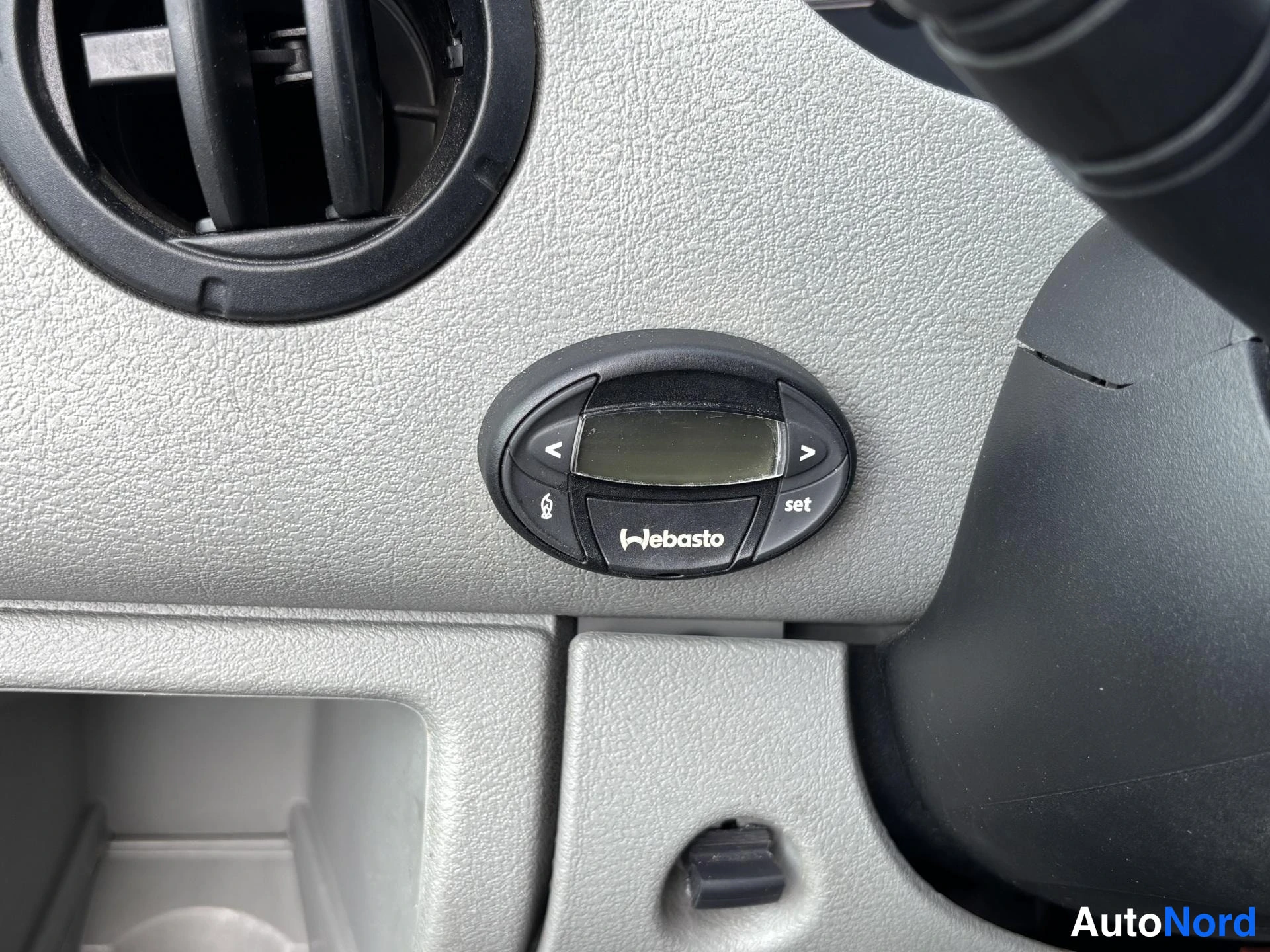 White Nissan Interstar 2008, detail, photo 8