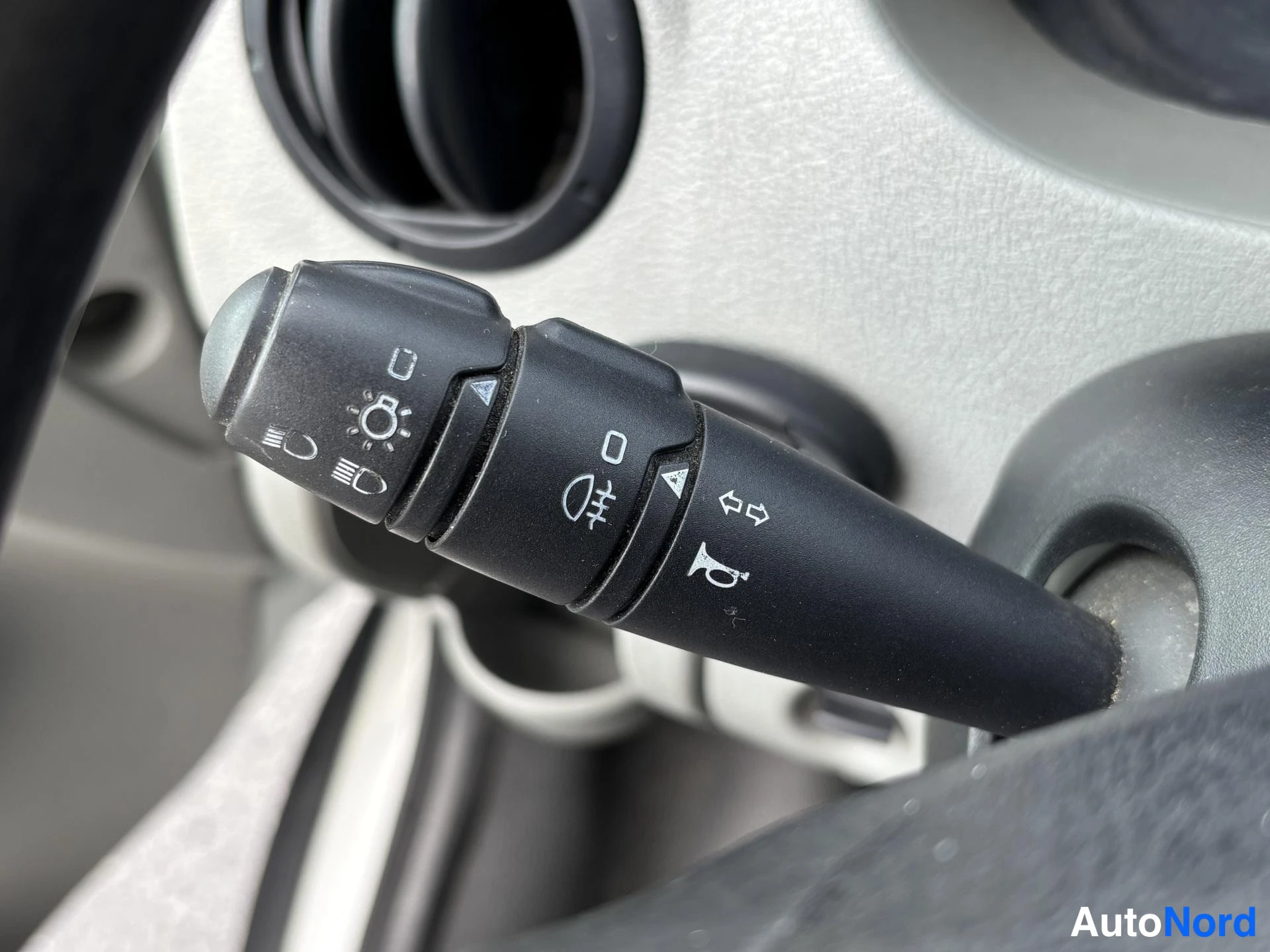 White Nissan Interstar 2008, detail, photo 9