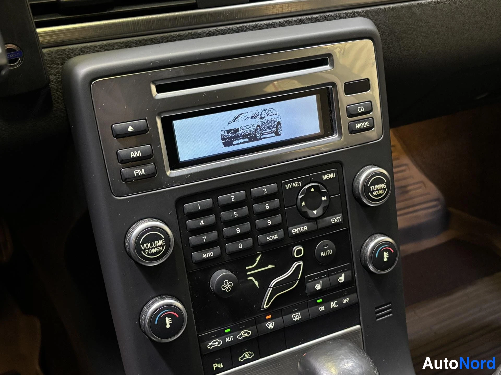 Beige Volvo V70 2008, detail, photo 10