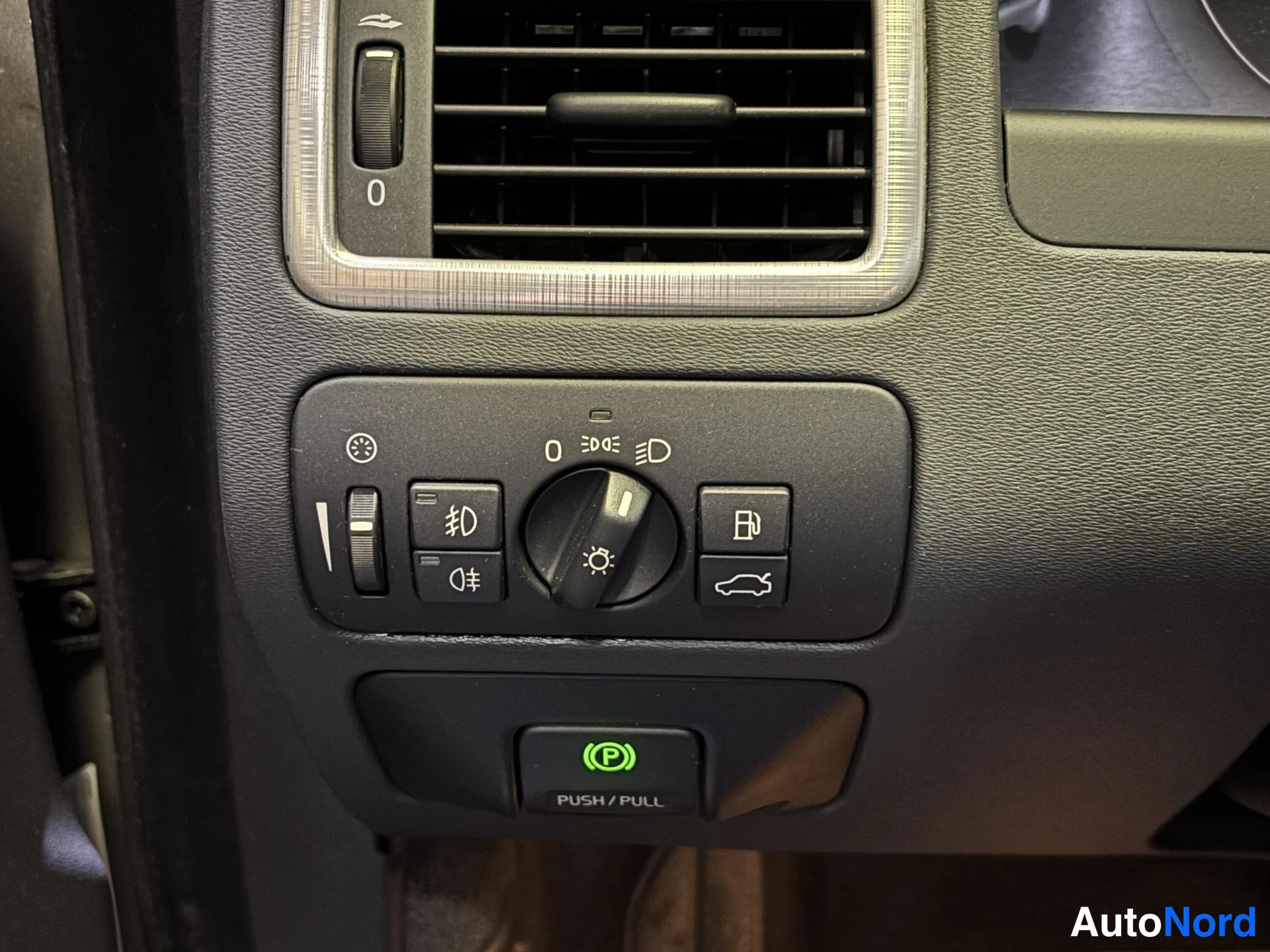 Beige Volvo V70 2008, detail, photo 11