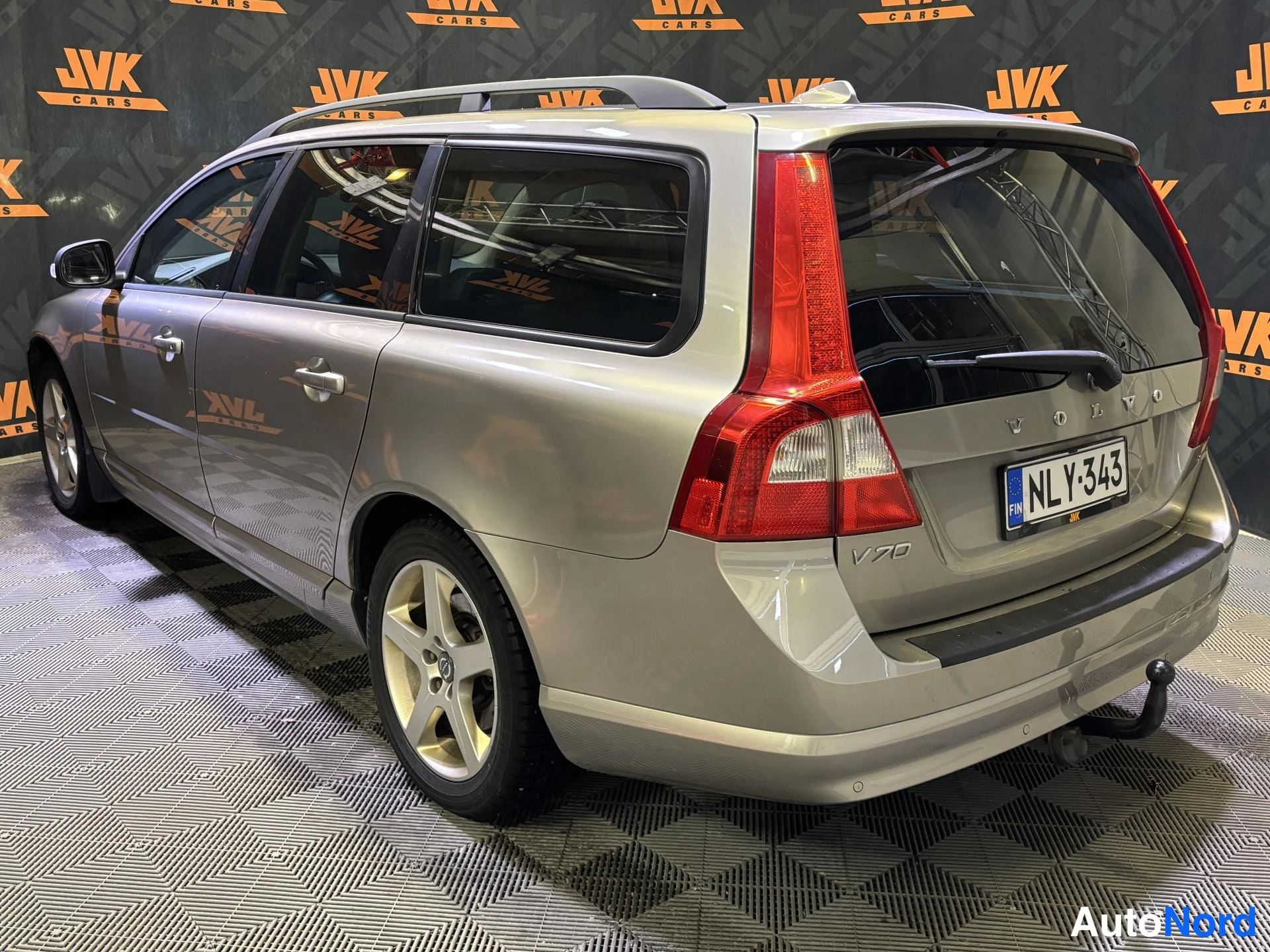 Beige Volvo V70 2008, rear three-quarter, photo 4