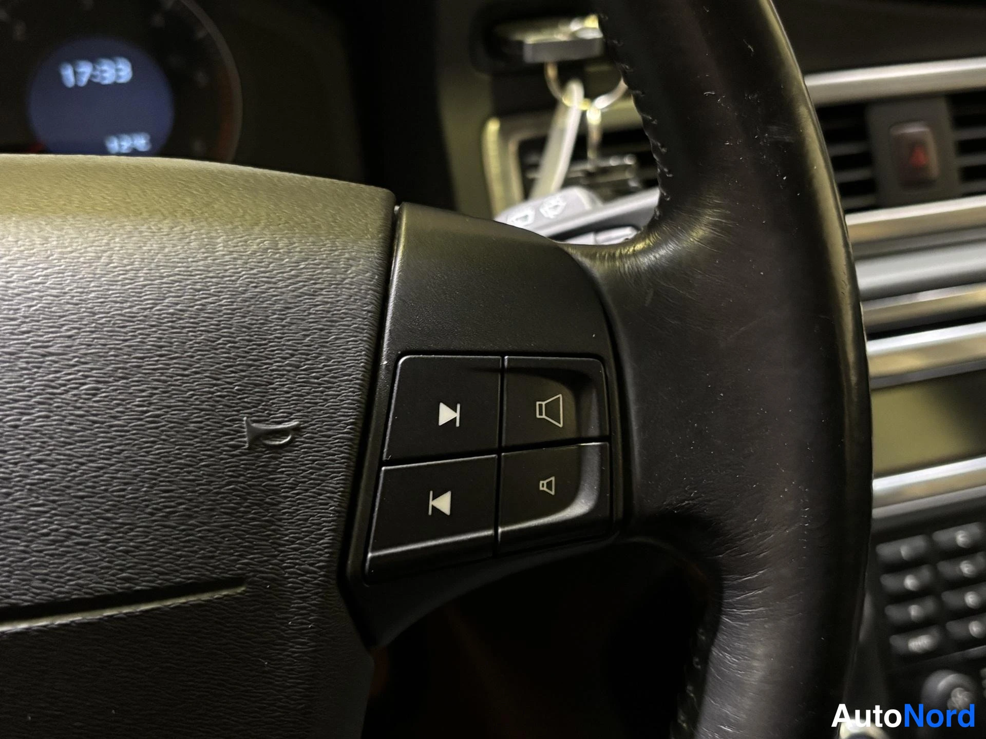 Beige Volvo V70 2008, detail, photo 14