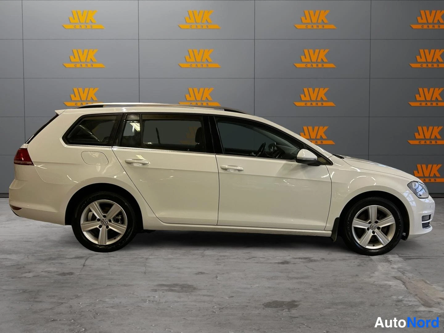 White Volkswagen Golf 2014, side, photo 3